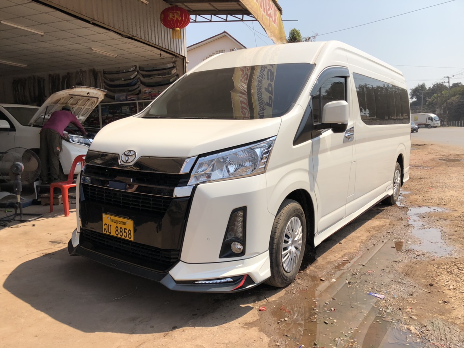 Toyota Commuter 2019 V.2 bodykits by Amoriz