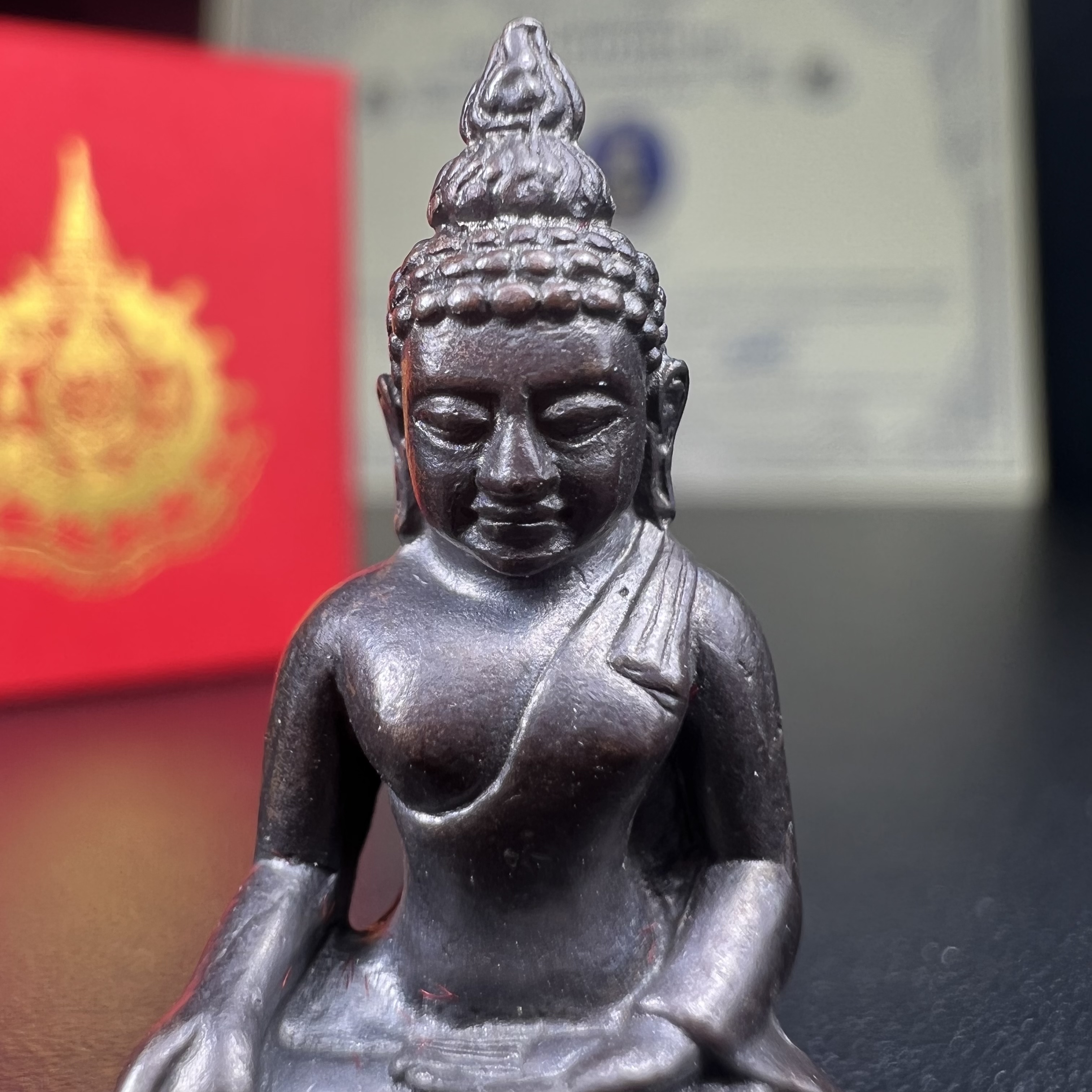 พระกริ่งไพรีพินาศ เฉลิมพระเกียรติ พระบาทสมเด็จพระเจ้าอยู่หัวรัชกาลที่9 พระชนมพรรษา 6 รอบ ปี2542 เนื้อนวโลหะผสมทองคำ(บรรจุเหล็กไหล)ดีนอก-ดีใน***องค์นี้สภาพสวยครบสมบูรณ์ มาพร้อมกล่องเดิมและใบรับรองจากผู้จัดสร้างแบบนี้หายากมาก***