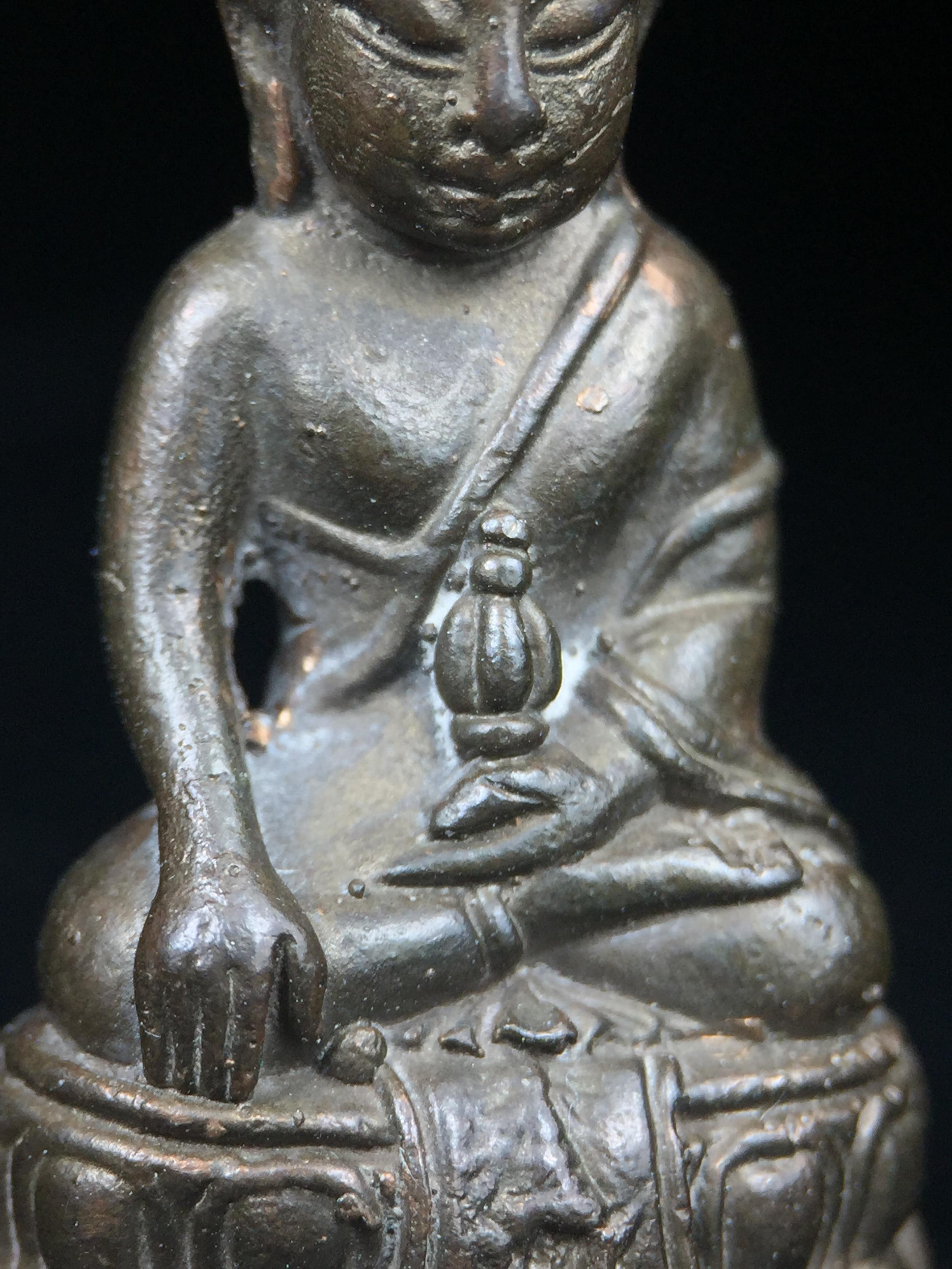 พระกริ่ง ภปร. 60 ปี ธรรมศาสตร์ สร้างเป็นที่ระลึกการสถาปนาครบรอบ 60 ปี มหาวิทยาลัยธรรมศาสตร์ ปี 2537(ในหลวงรัชกาลที่9 เสด็จเป็นประธานในพิธี)(พิธีใหญ่ เกจิที่มีชื่อเสียงมาร่วมปลุกเสกจำนวนมาก ชนวนมาลสารเก่าเข้มขลัง )**ของดีธรรมศาสตร์ที่ศิษย์เก่าไม่ควรพลาด**