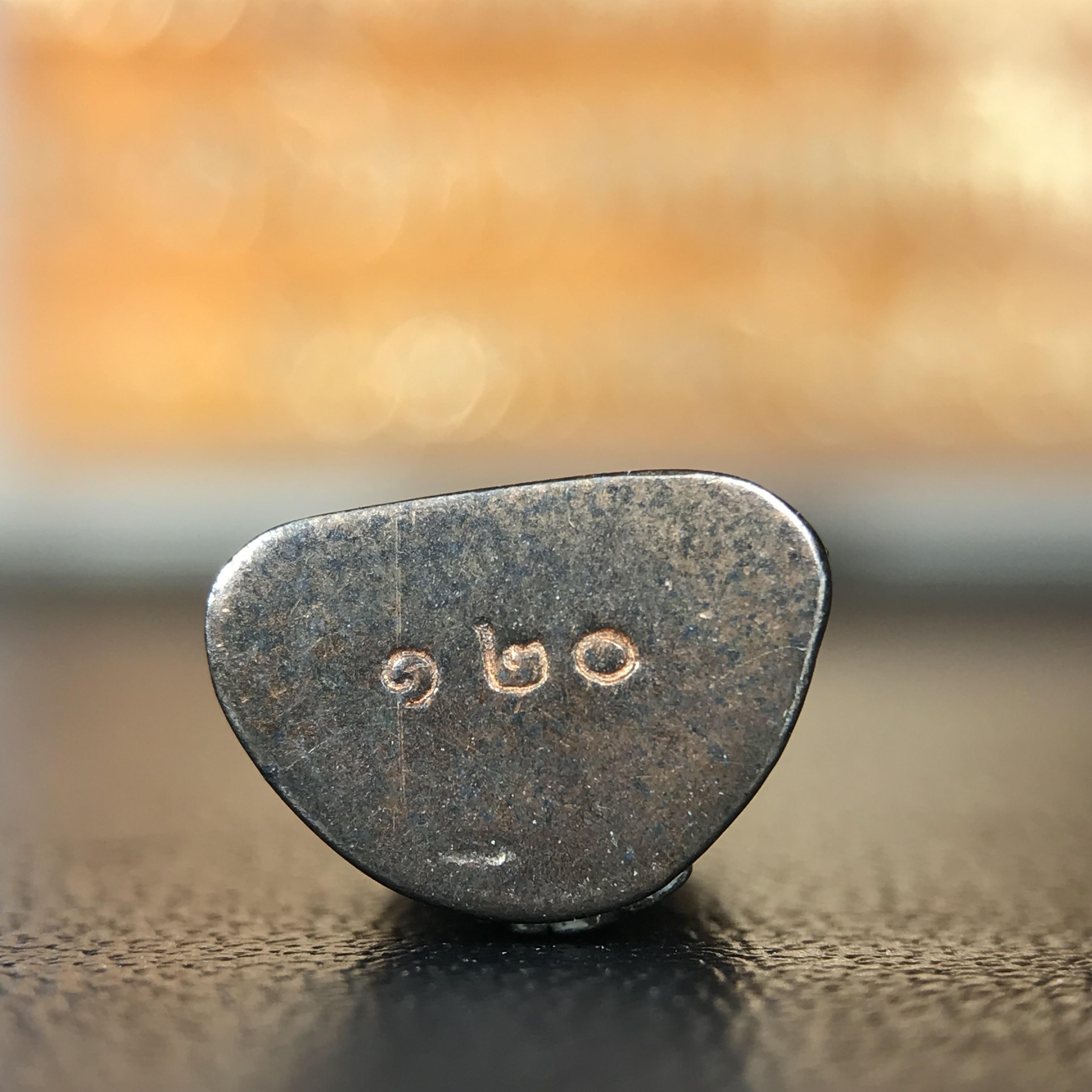 พระกริ่งนเรศวรพระองค์ดำ + พระชัยวัฒน์พระองค์ดำ อนุสรณ์ 100 ปี พิษณุโลกพิทยาคม (โรงเรียนชาย) พิธีจักรพรรดิมหาพุทธาภิเษก ปี 2542 เนื้อนวโลหะ(เต็มสูตรแก่ทองคำ) พิธีใหญ่มวลสารดีเกจิอาจารย์ยอดนิยมร่วมปลุกเสก*** ตอกโค้ดและหมายเลข*** 1 ใน 4999 องค์ ยอดนิยมหายาก