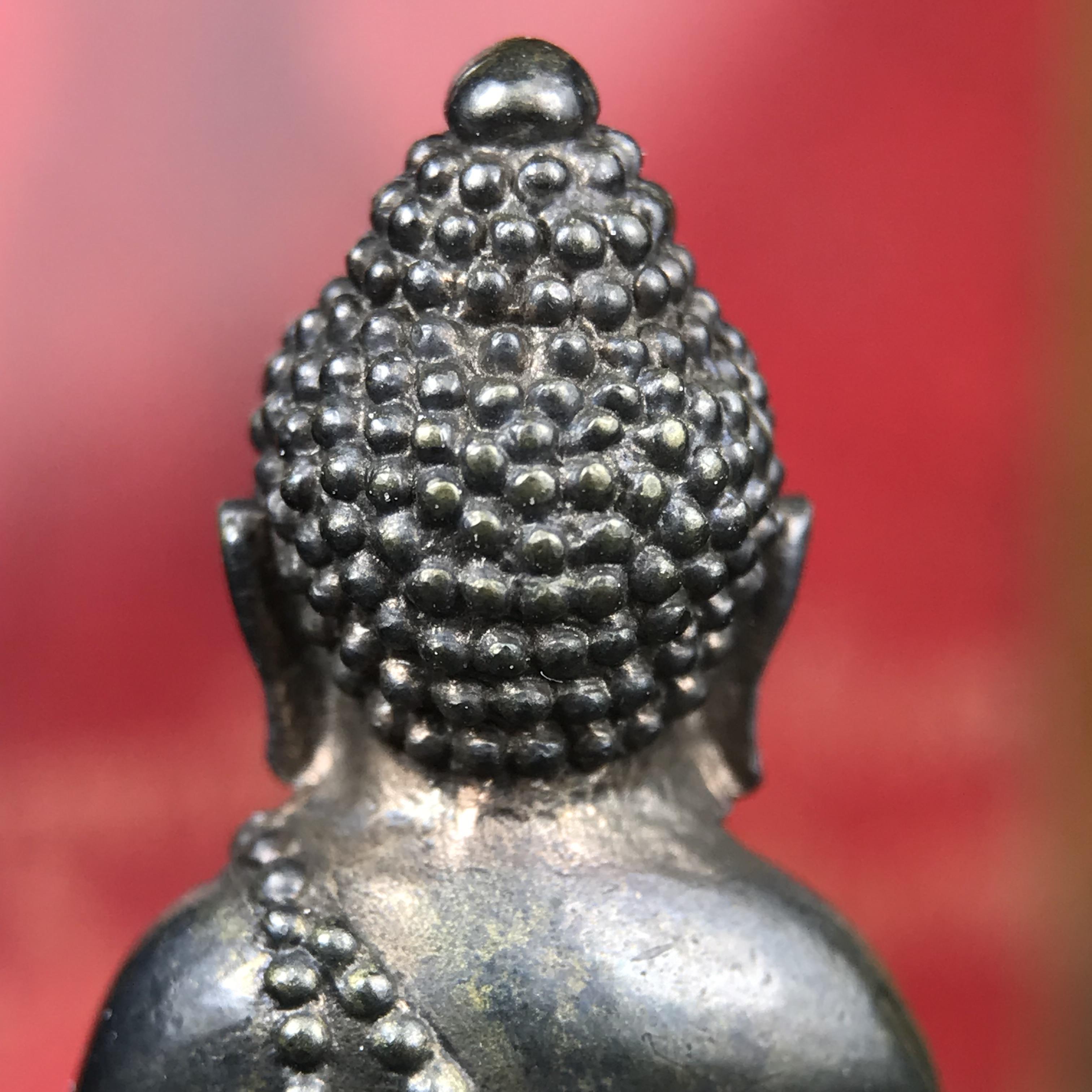 พระกริ่งนเรศวรพระองค์ดำ + พระชัยวัฒน์พระองค์ดำ อนุสรณ์ 100 ปี พิษณุโลกพิทยาคม (โรงเรียนชาย) พิธีจักรพรรดิมหาพุทธาภิเษก ปี 2542 เนื้อนวโลหะ(เต็มสูตรแก่ทองคำ) พิธีใหญ่มวลสารดีเกจิอาจารย์ยอดนิยมร่วมปลุกเสก*** ตอกโค้ดและหมายเลข*** 1 ใน 4999 องค์ ยอดนิยมหายาก