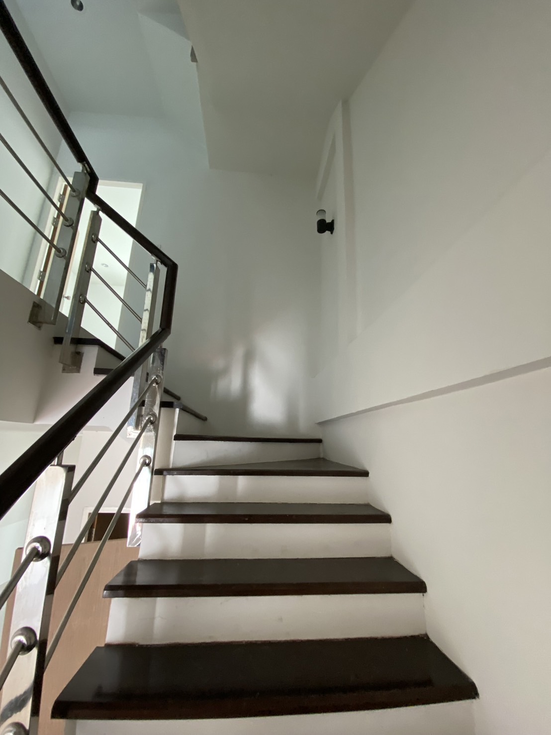 For Sales : Sea front, 2-Story commercial buildings, 3 Bedroom 6 Bathroom