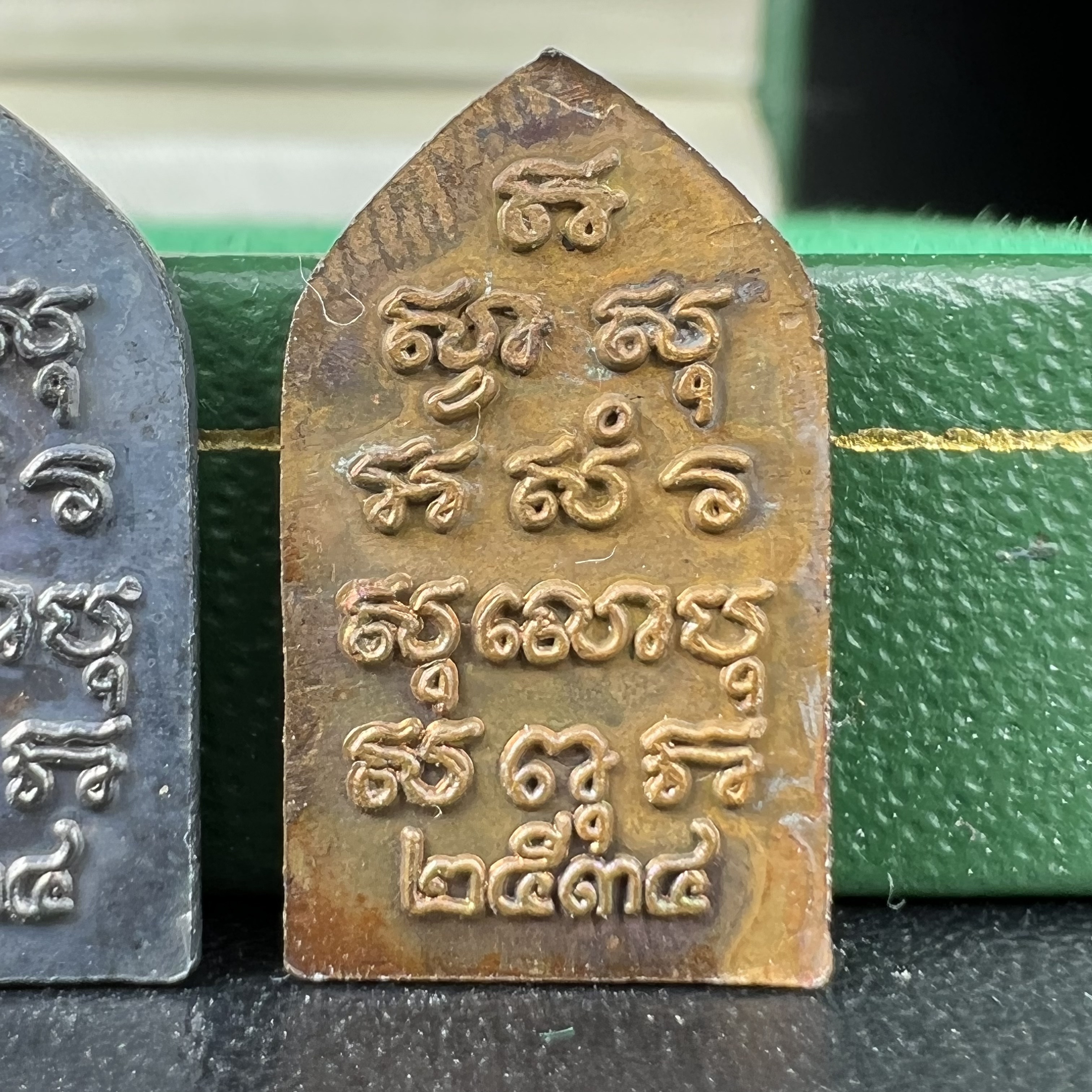 เหรียญพระไพรีพินาศ วัดบวรนิเวศราชวรวิหาร ปี2534 พิมพ์ห้าเหลี่ยม(เนื้อนวโลหะ-เนื้อเงิน-เนื้อทองแดง)(พระชุดหลักสายสมเด็จพระญาณสังวร สมเด็จพระสังฆราชองค์ที่19) (หายากสภาพสวยกล่องเดิมครบสมบูรณ์) 1ใน 700 ชุด