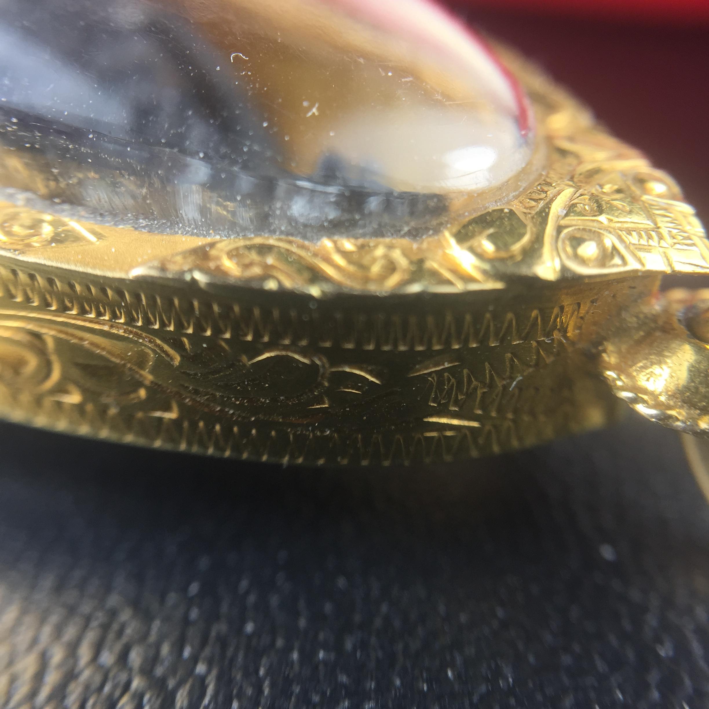 พระกริ่ง-พระชัยวัฒน์ ปวเรศ ปี2530 วัดบวรนิเวศราชวรวิหาร(องค์พระชัยวัฒน์เลี่ยมกรอบทองคำแท้)(ในหลวง ร.9 เสด็จเททอง)(บรรจุเส้นเกศาในหลวงรัชกาลที่9)พร้อมสูจิบัตรเดิมตอนจัดสร้าง(สภาพสวยครบสมบูรณ์) (องค์หน้าใหญ่)(องค์ทองทบ)แบบพิมพ์นิยมหายาก