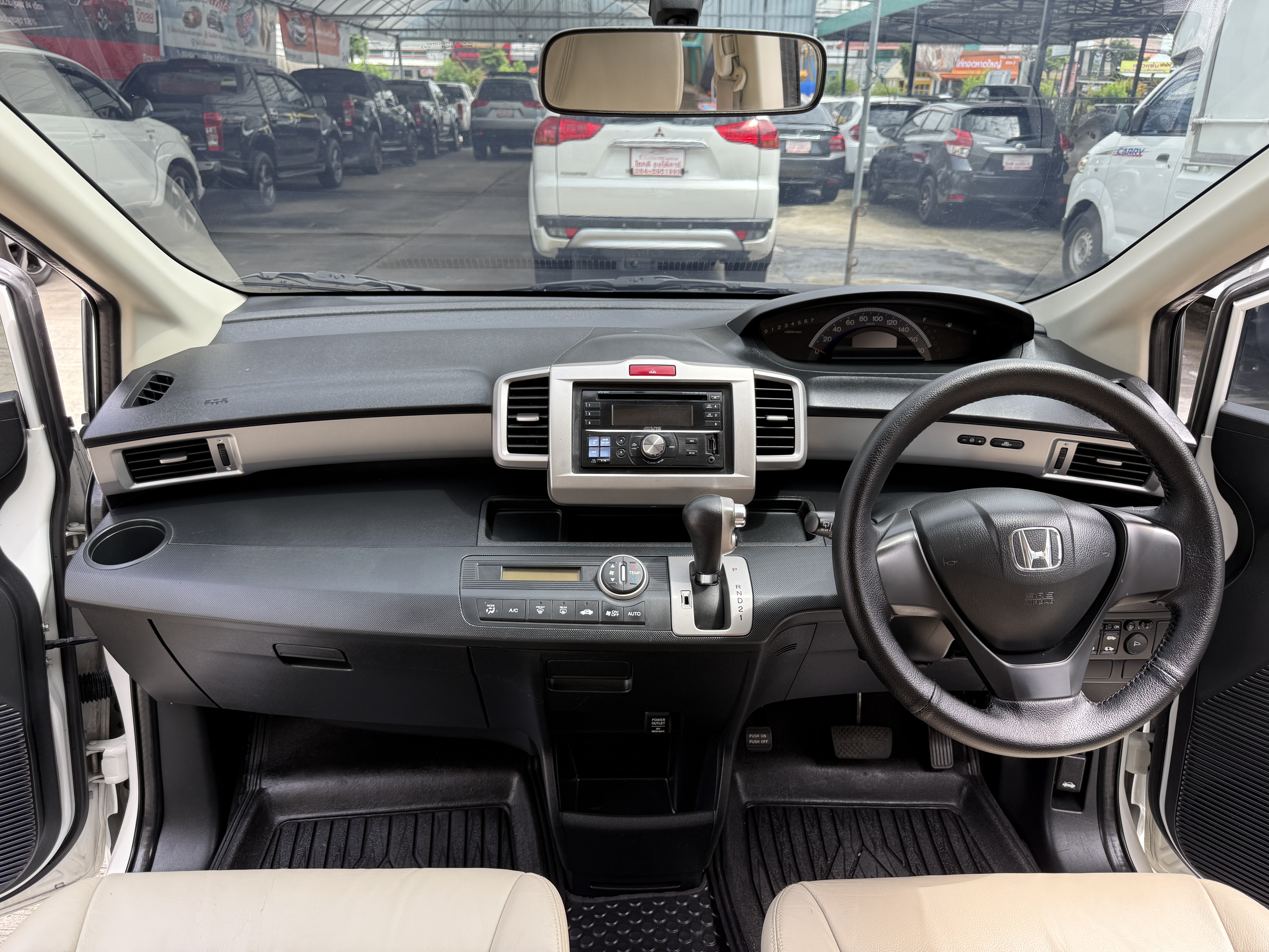 Honda Freed 1.5 E แอร์หลัง At 2015 ขาวมุก