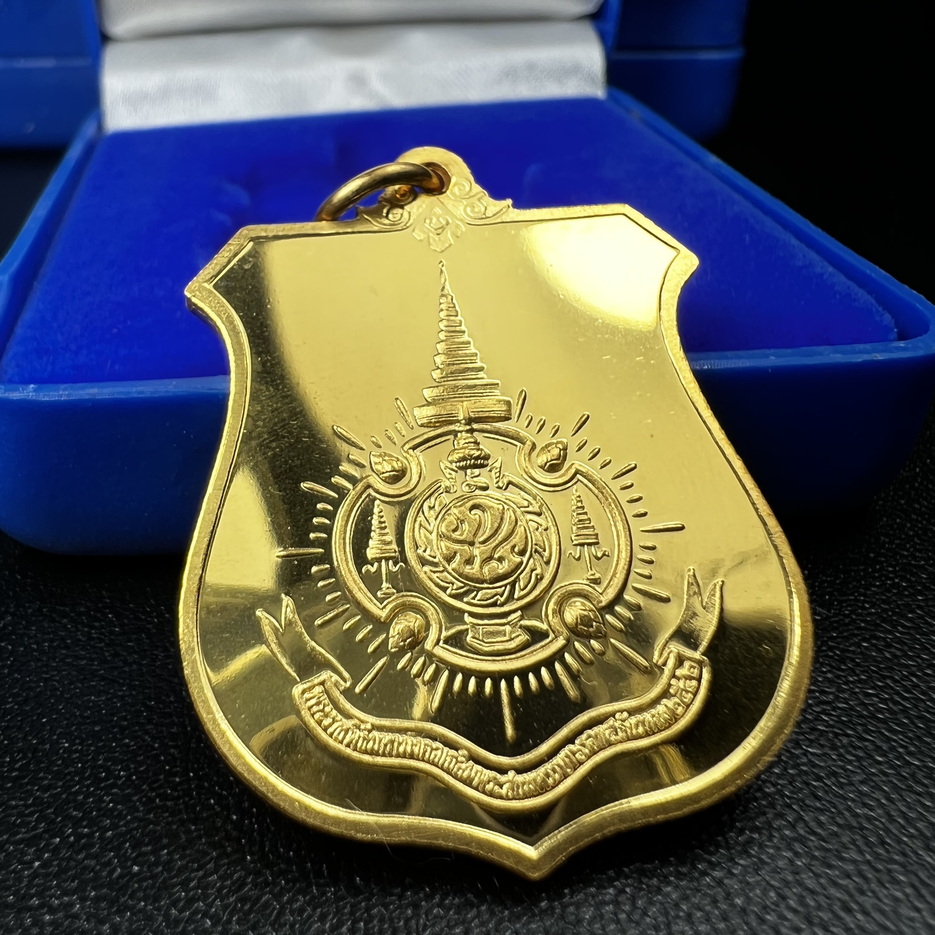 เหรียญมิ่งมหามงคล เฉลิมพระชนมพรรษา 6 รอบ72 พรรษา ในหลวงรัชกาลที่9 ปี 2542 เนื้อทองทิพย์ สภาพคัดสวยดุจทองคำซีนซองเดิมพร้อมกล่องบรรจุเดิม