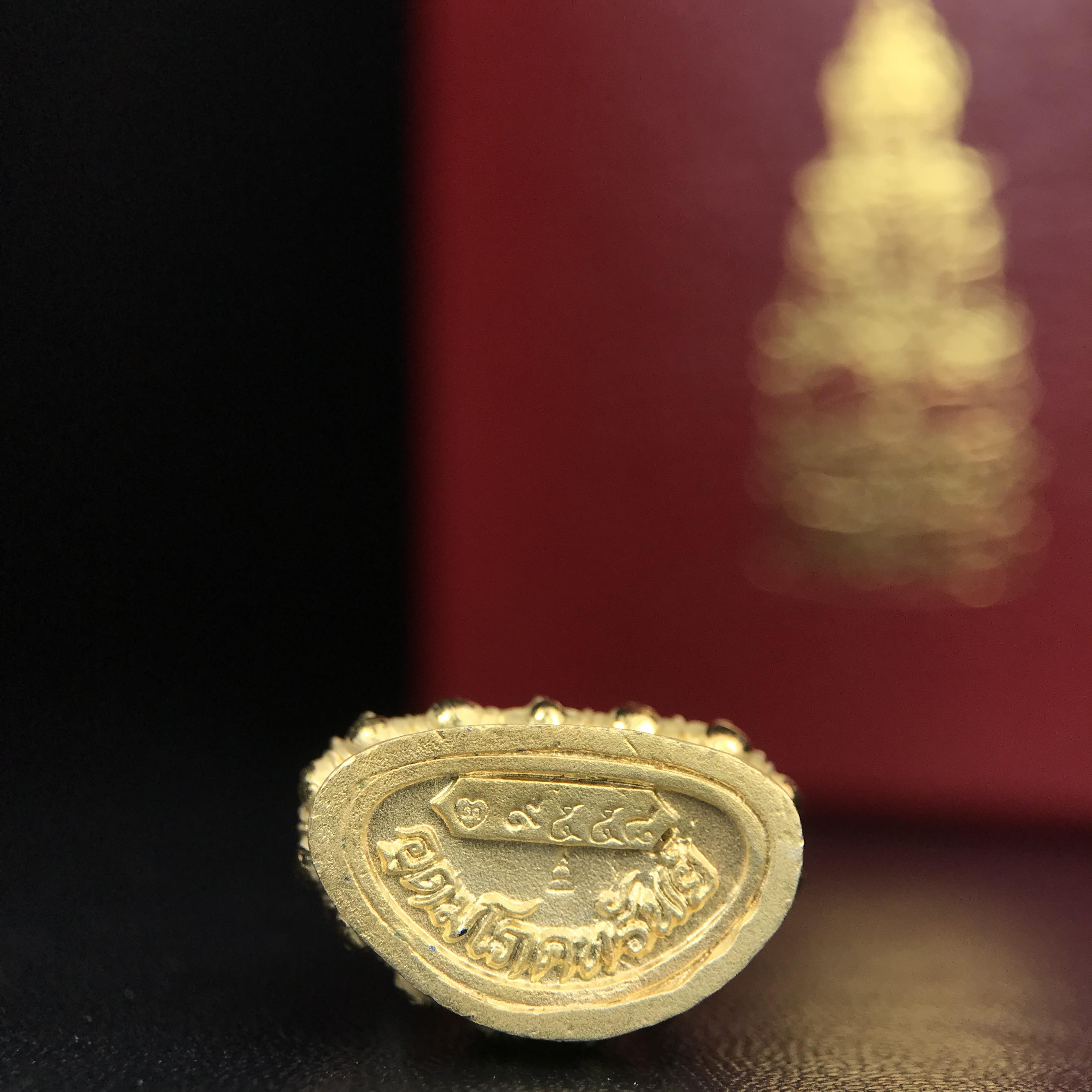 พระกริ่งอวโลกิเตศวร ( เจ้าแม่กวนอิม ) วัดโพธิ์แมนคุณาราม รุ่นอุดมโภคทรัพย์ พ.ศ.2539 เนื้อเงิน 3 กษัตริย์ (องค์พิเศษกรรมการ ฝังเพชรตำแหน่งดวงตาที่สามกลางหน้าผาก 1 เม็ด)(อีกหนึ่งรุ่นยอดนิยม พุทธศิลป์สวยงดงาม)***องค์พิเศษกรรมการฝังเพชร พบเจอน้อยหายากมาก***