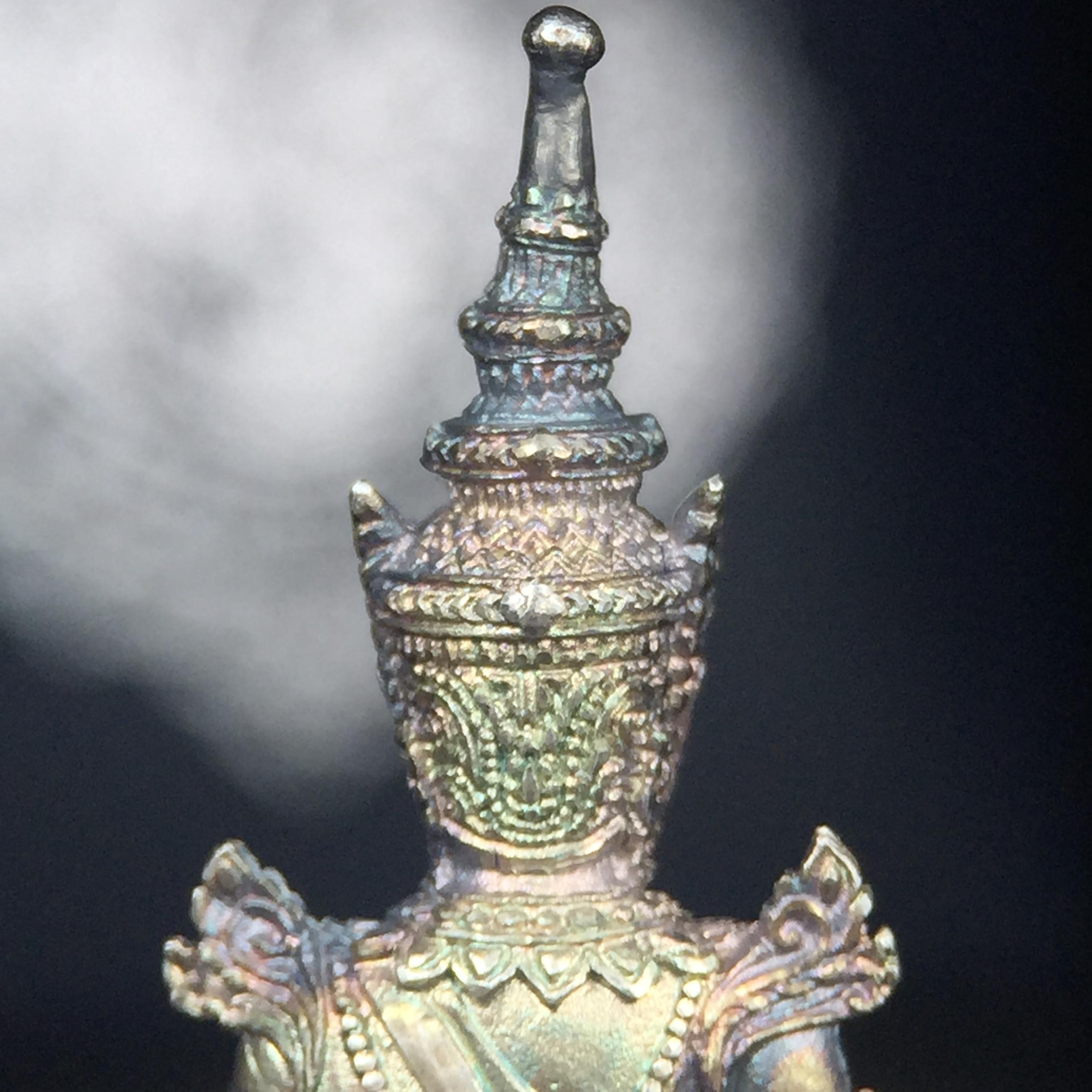 พระแก้วมรกต กรมสรรพสามิตจัดสร้างขึ้นเนื่องในโอกาสครบรอบ 64 ปีของกรมสรรพสามิต และเนื่องในวโรกาสที่พระบาทสมเด็จพระเจ้าอยู่หัวทรงครองราชย์ครบ50ปีเมื่อ พ.ศ.2539 เนื้อเงินทรายนวลขัดเงา(ผิวเดิมๆขึ้นสีรุ้งธรรมชาติสวย(สเน่ห์พระเนื้อเงินสีสันที่ธรรมชาติสรรค์สร้าง)