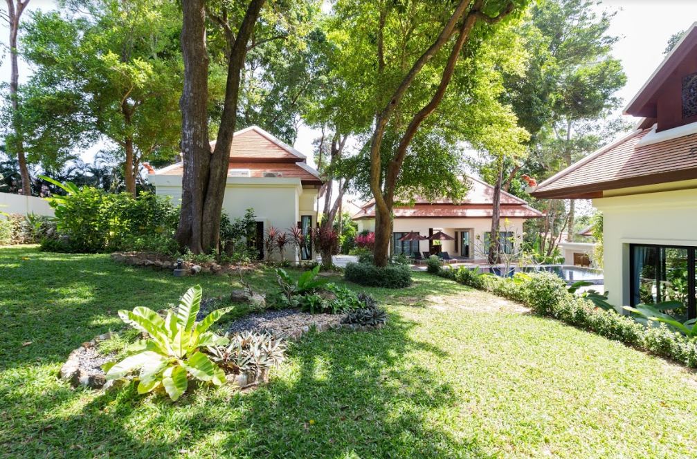 For Sale : Nai Harn, Luxury Tree Pool Villa, 3 Bedrooms 3 Bathrooms, Garden view.