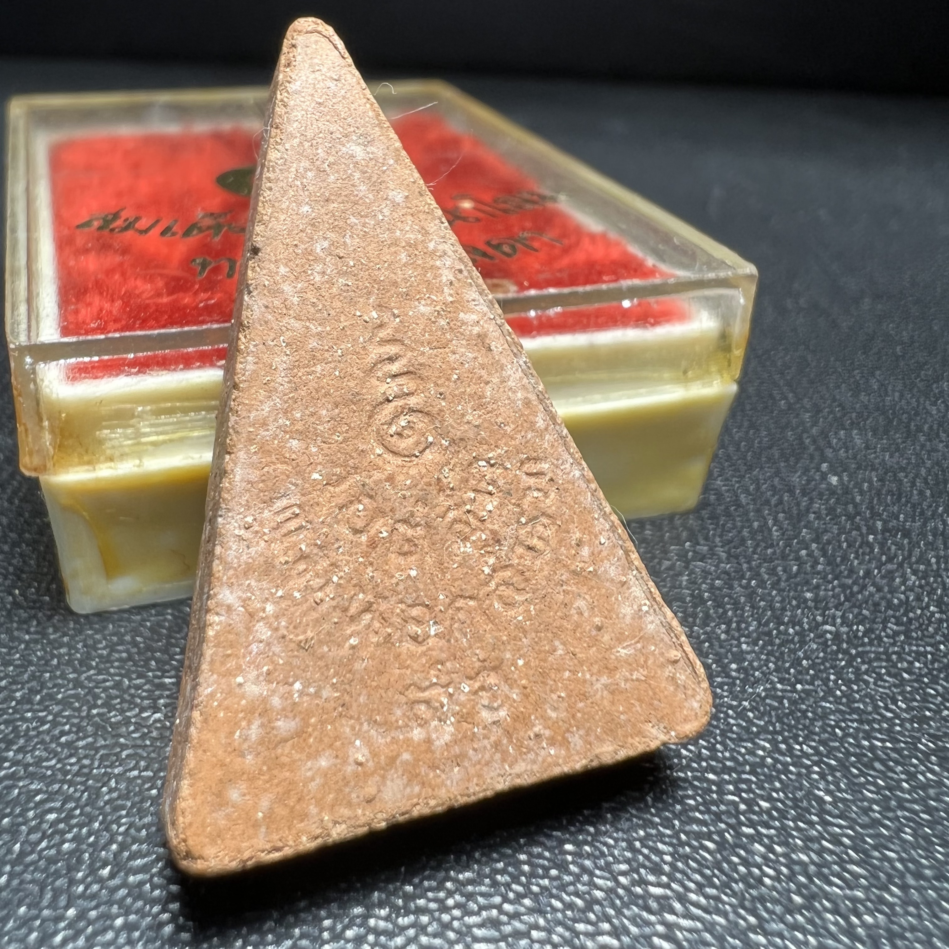 พระสมเด็จอุณาโลมทรงจิตรลดา ปี 2519 วัดบวรนิเวศวิหาร พิมพ์ใหญ่ คมชัดลึก พิมพ์นิยม(สภาพคัดสวยหายาก)อีกหนึ่งวัตถุมงคลในหลวงที่ทรงคุณค่า