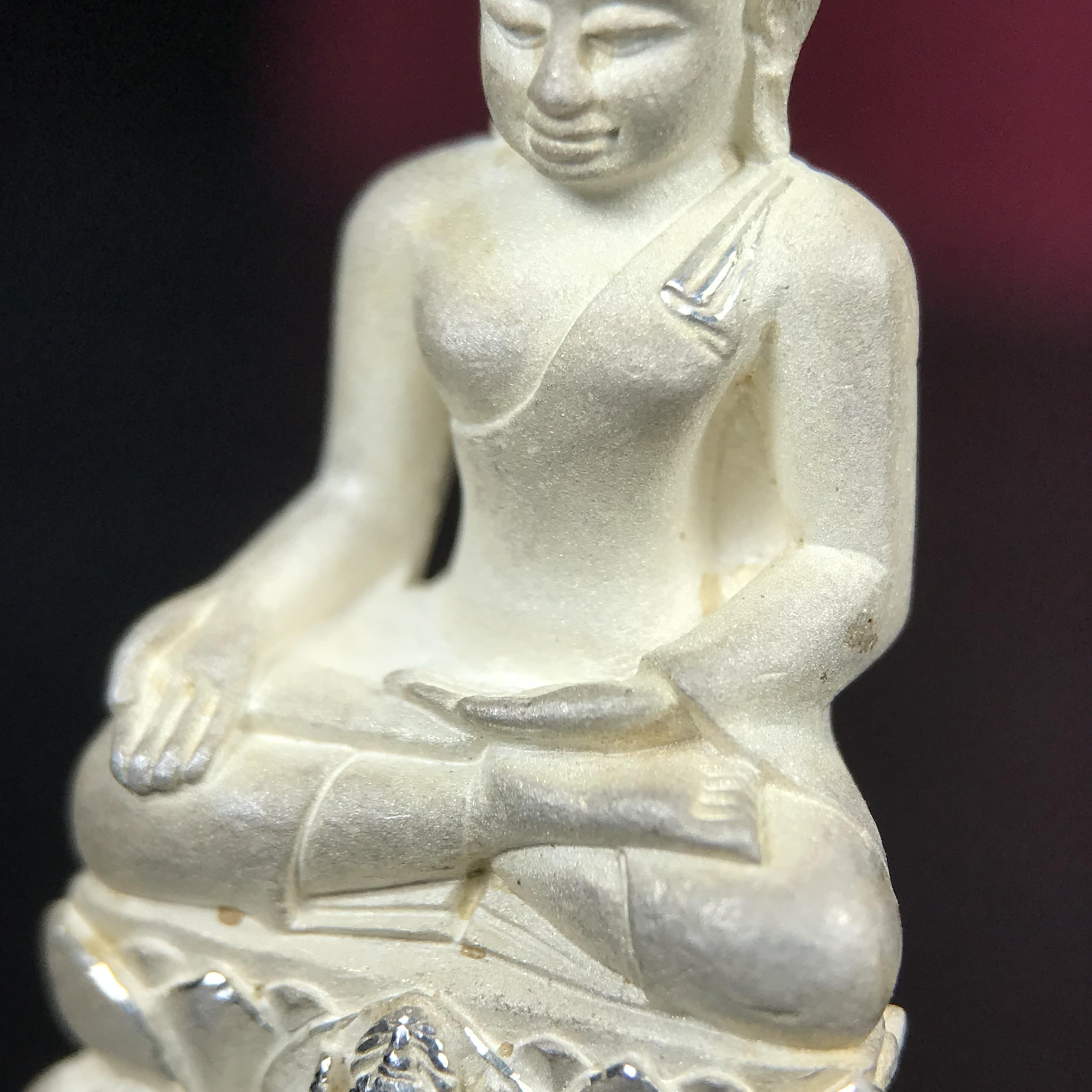 พระกริ่งไพรีพินาศ ตรากาญจนาภิเษก วัดบวรนิเวศวิหาร ที่ระลึกในหลวงรัชกาลที่9 ครองสิริราชสมบัติครบ 50ปี เนื้อเงิน เข้มขลังทรงอานุภาพยิ่งใหญ่ กำราบศัตรูพ่ายสิ้น พระไพรีพินาศ