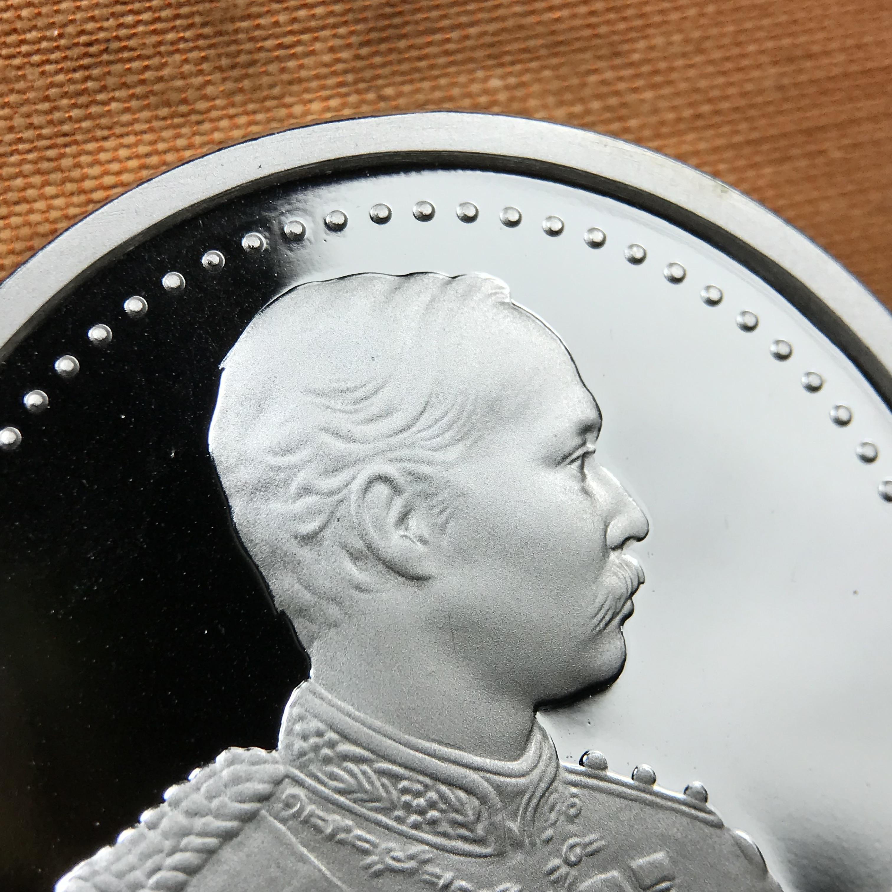 เหรียญรัชกาลที่ 5 หลัง 12 นักษัตริย์ รุ่นมหาลาภ ปี 2539 เนื้อเงินขัดเงา บล็อกนอก(เพิร์ธ)ออสเตรเรีย ขนาด 3.2 ซ.ม. กล่องบรรจุเดิมครบสมบูรณ์สวยงาม พิธีพุทธาภิเษก ณ.พระอุโบสถ วัดพระแก้ว สมเด็จพระญาณสังวร สมเด็จพระสังฆราช เป็นประธานพิธี