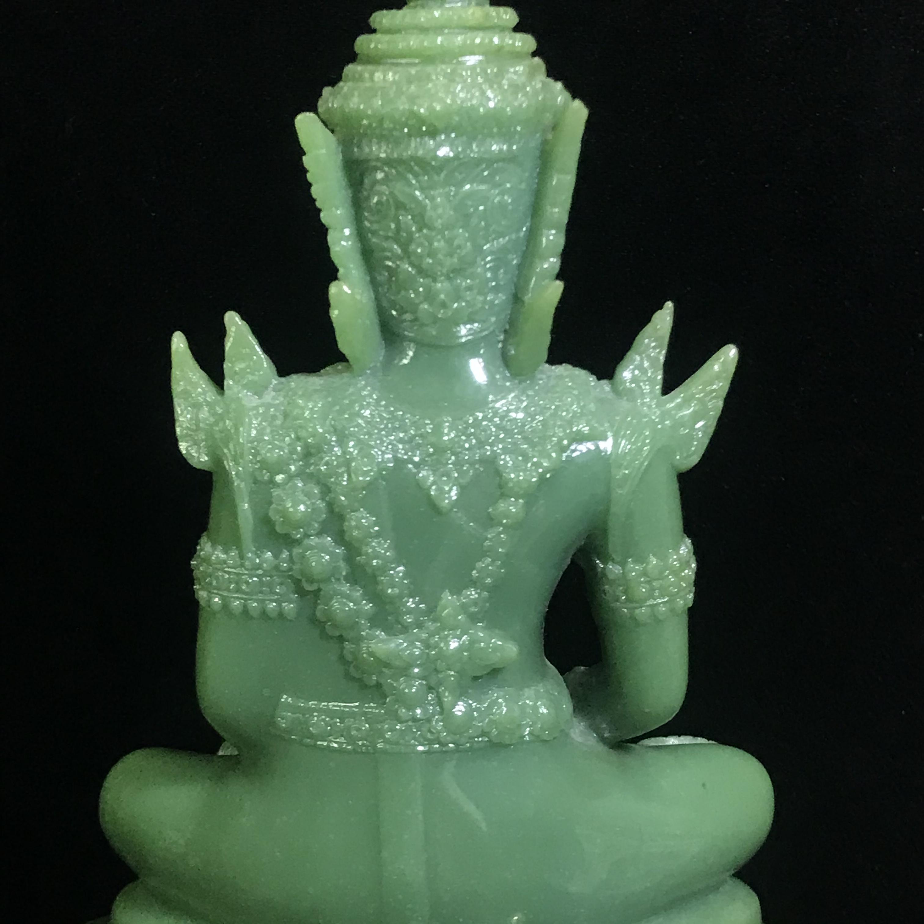 พระพุทธมหามณีรัตนปฏิมากร(พระแก้วมรกต) วัดพระศรีรัตนศาสดาราม สำนักพระราชวัง จัดสร้าง (บรรจุมวลสารใต้ฐาน)ฤดูร้อน ขนาดหน้าตัก 5นิ้ว แบบไม่ปิดทอง(หายาก)