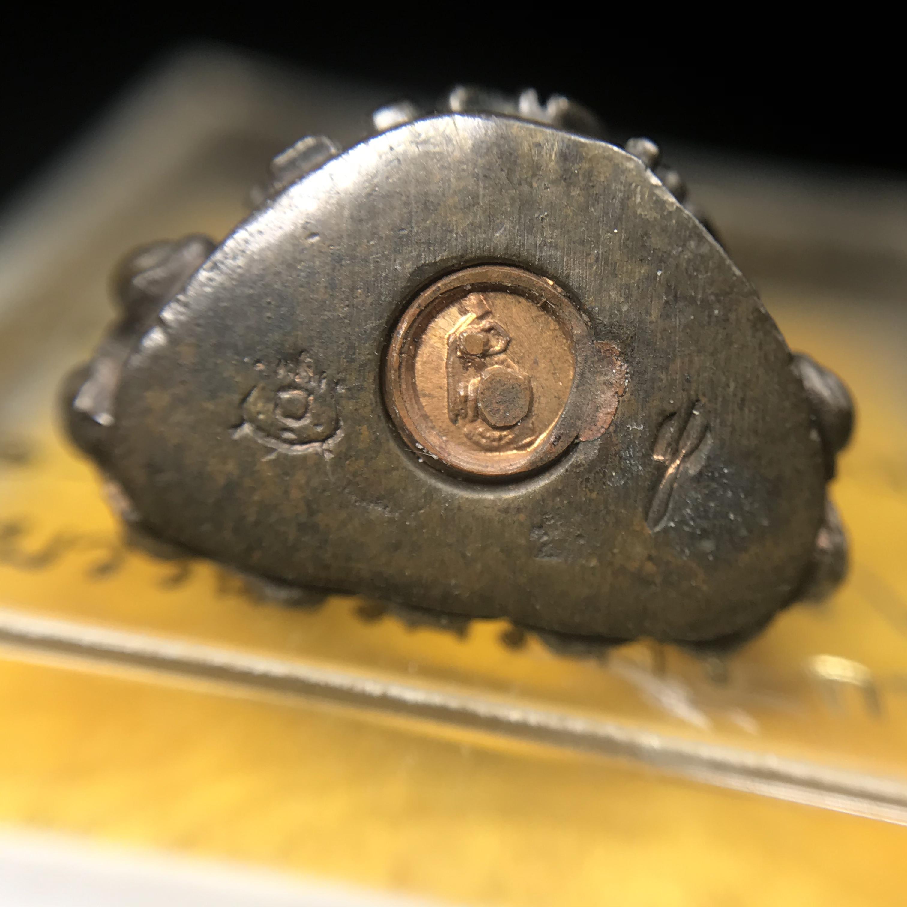 พระกริ่งภูริทัตโต (หลวงปู่มั่น ภูริทัตโต) เนื้อนวโลหะ ปี 2520 สุดยอดพระเกจิสายวิปัสสนากรรมฐานปลุกเสก (สมเด็จพระญาณสังวรเป็นประธานเททอง)(สภาพสวยครบกล่องเดิม)