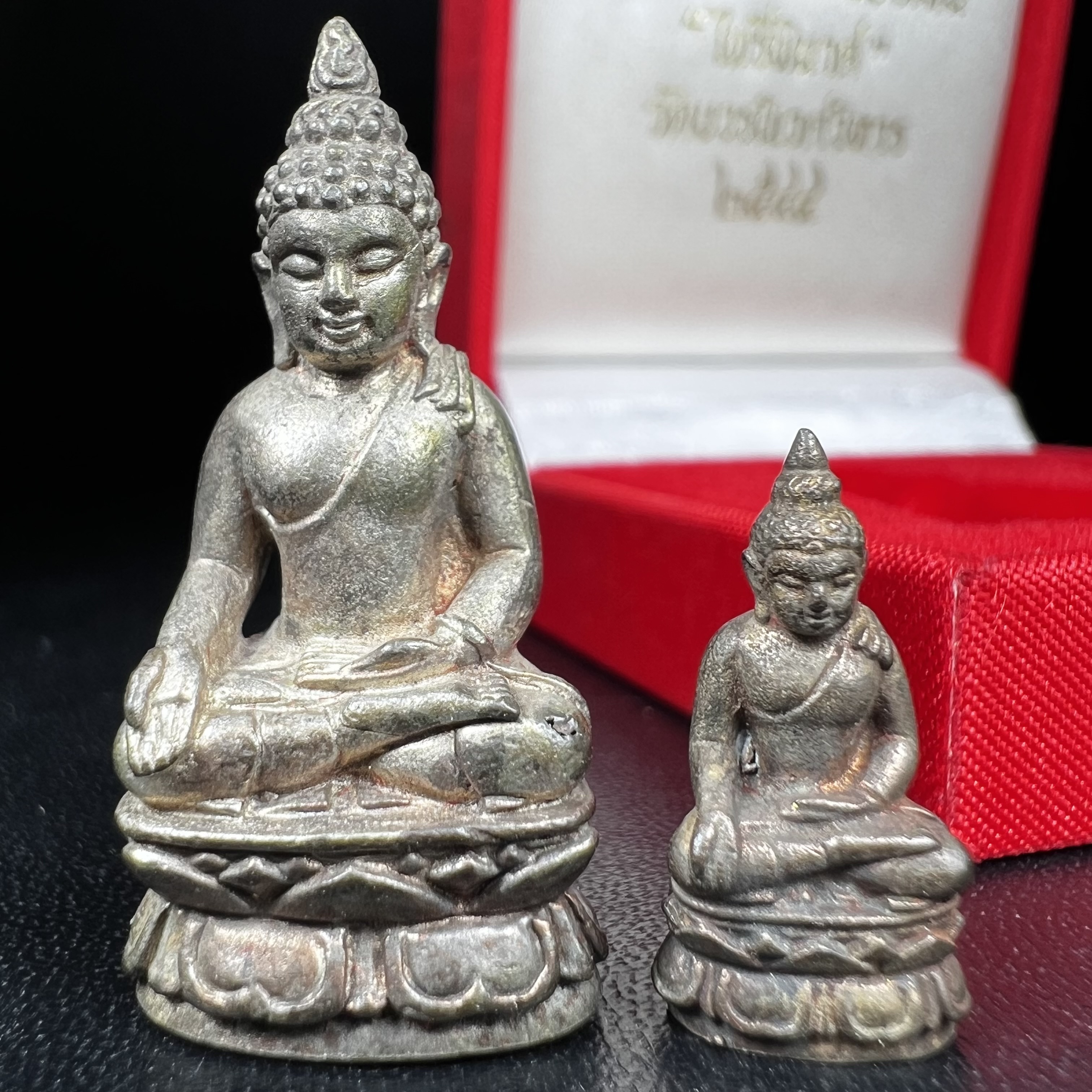 พระกริ่ง-พระชัยวัฒน์ ไพรีพินาศ วัดบวรนิเวศวิหาร ปี 2544 เนื้อสัมฤทธิ์ พิธีดีเยี่ยม สมเด็จพระญาณสังวร พระสังฆราช เสด็จจุดเทียนชัยและทรงอธิษฐานจิตด้วยพระองค์เอง(พิธีใหญ่นิยม)(1ใน9989องค์)