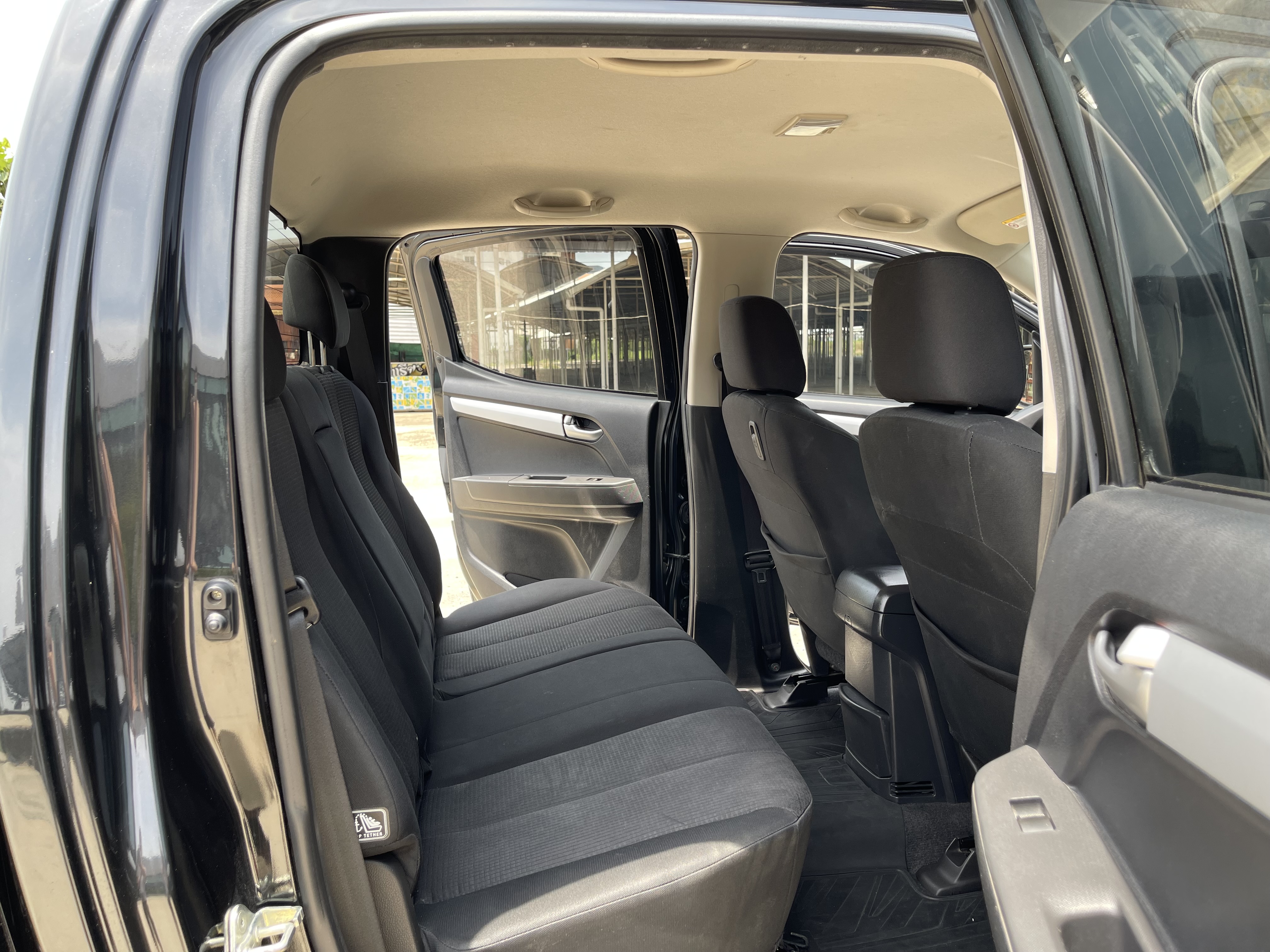 Isuzu Dmax All New 4ประตู Hilander 1.9 L 2017 ดำ