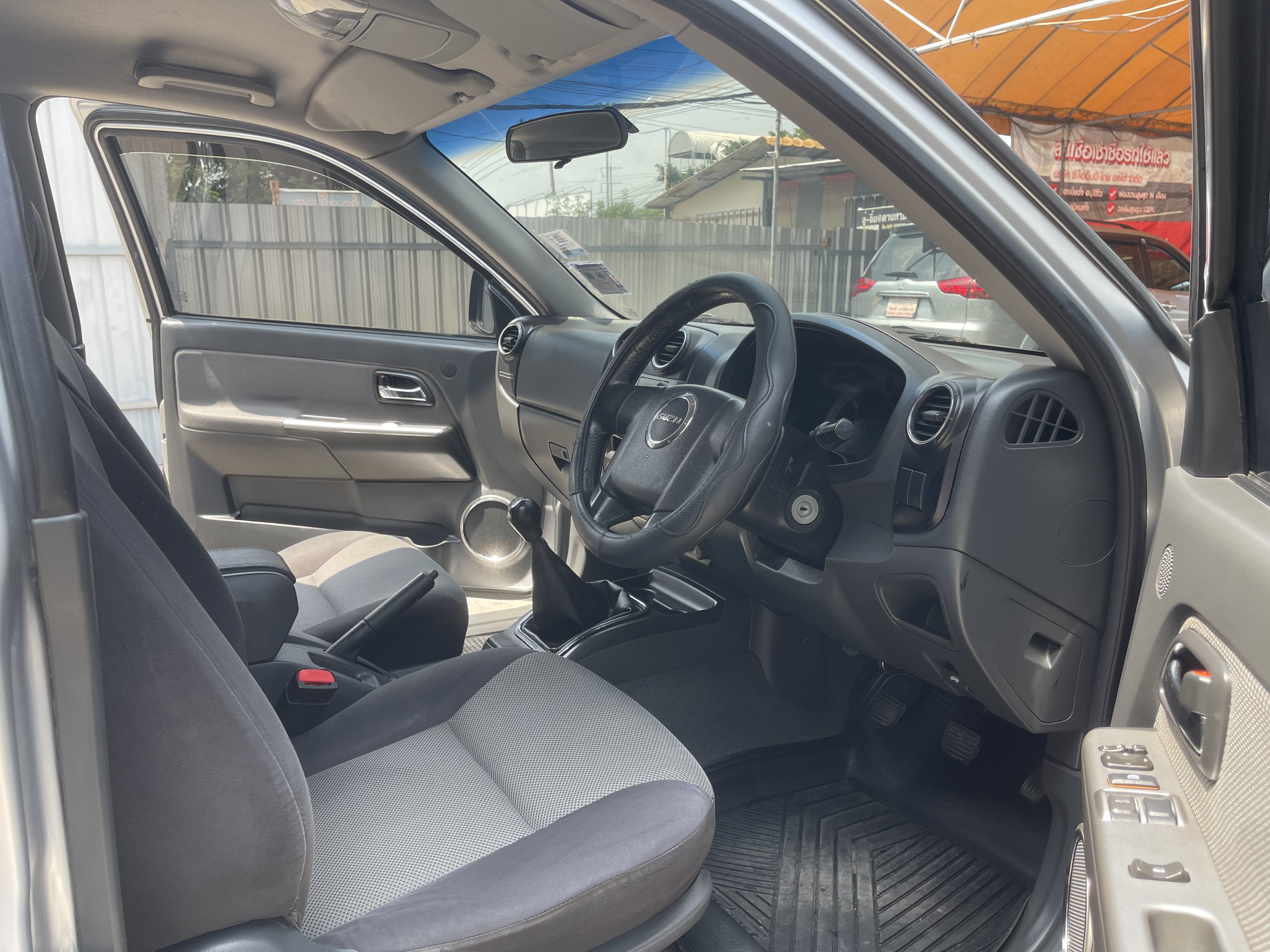 Isuzu Dmax Cab Hilander 2.5 Abs 2011 เงิน