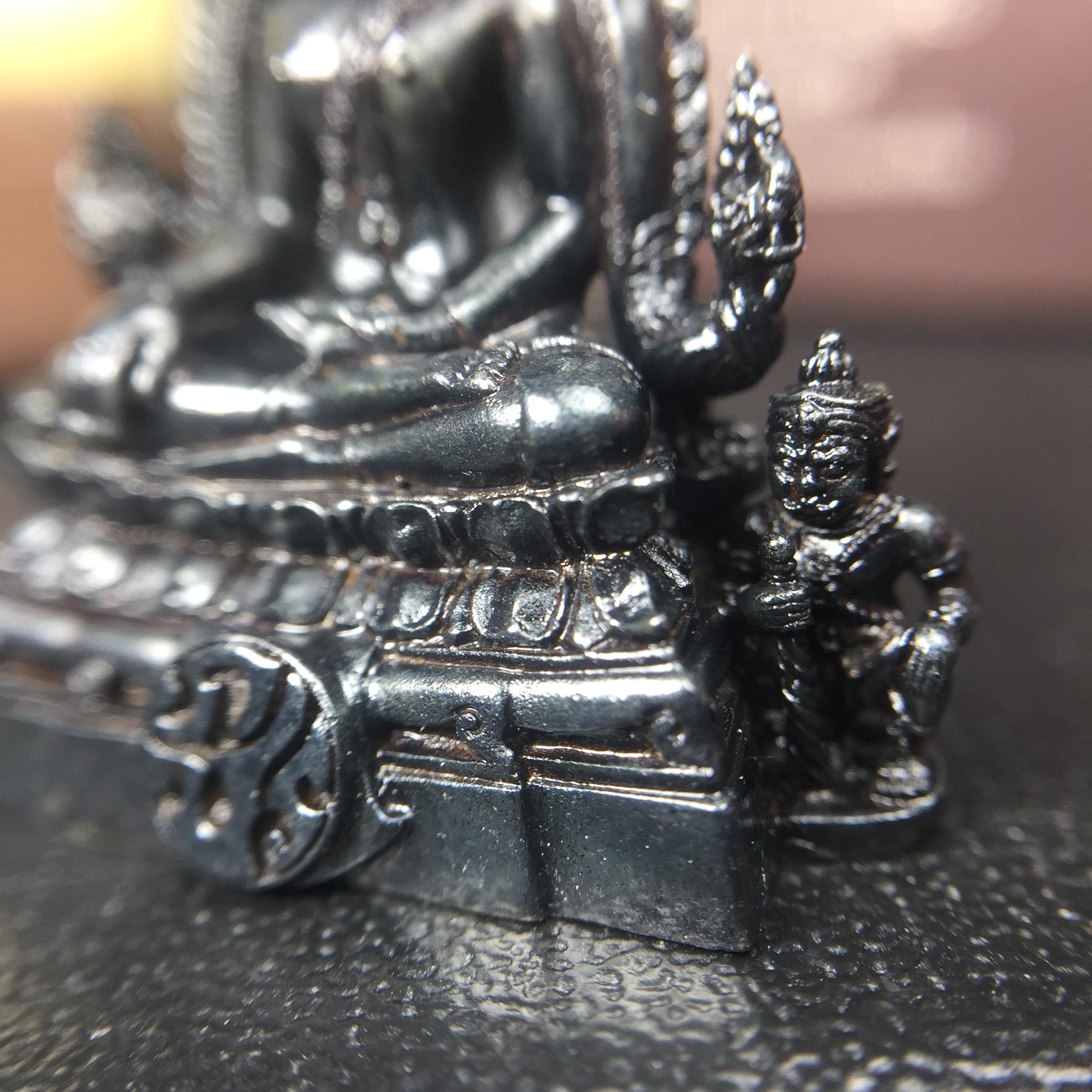 พระพุทธชินราช ภปร. โครงการ "เพราะแผ่นดินนี้ คือ แผ่นดินเกิด" ปี2548(รุ่นแรก) ลอยองค์ หน้าตัก 1/2 นิ้ว เนื้อเงินรมดำ