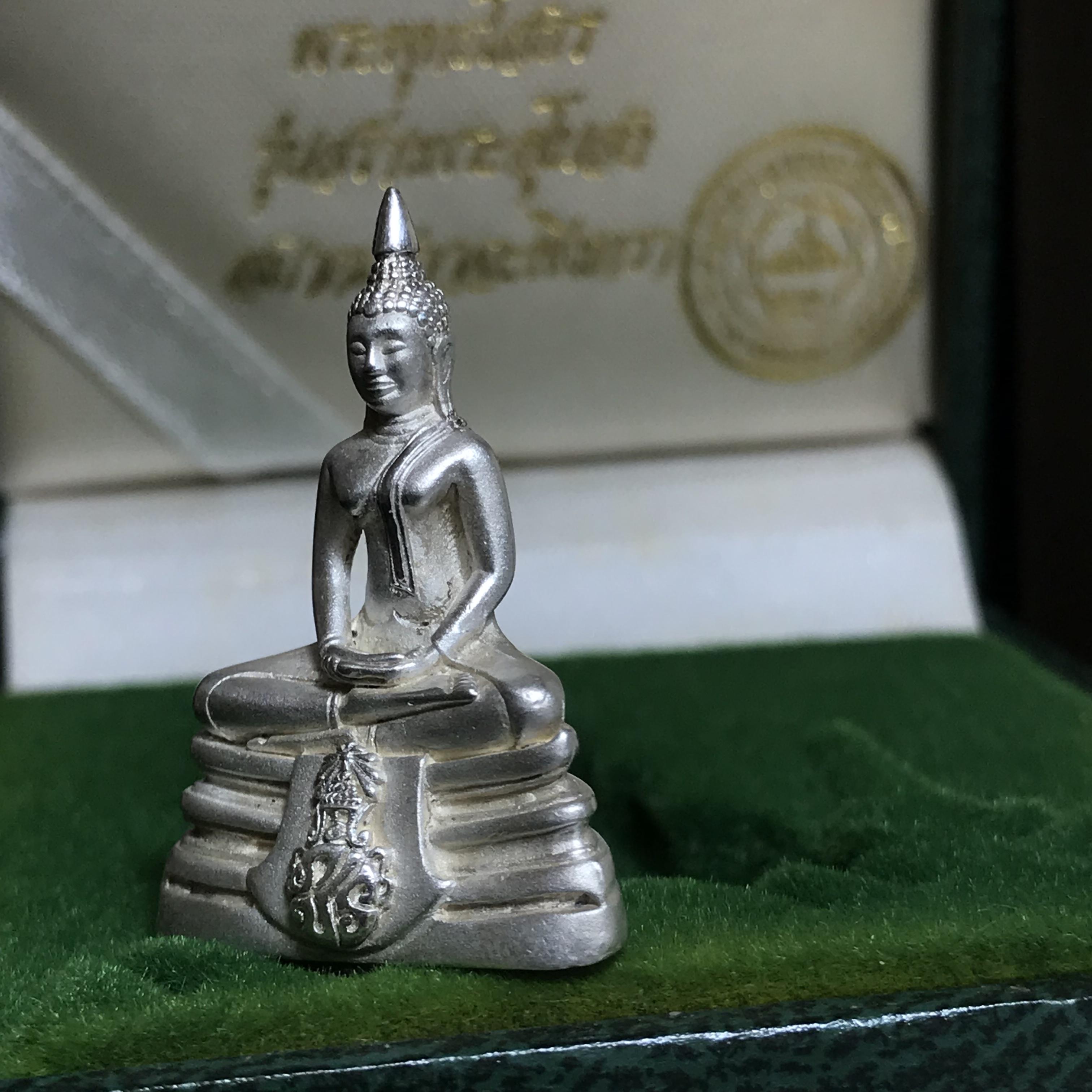 พระกริ่งพระพุทธโสธร ภปร. รุ่นย้อนยุค เนื้อเงิน ปี2539 ครองสิริราชสมบัติครบ 50 ปี