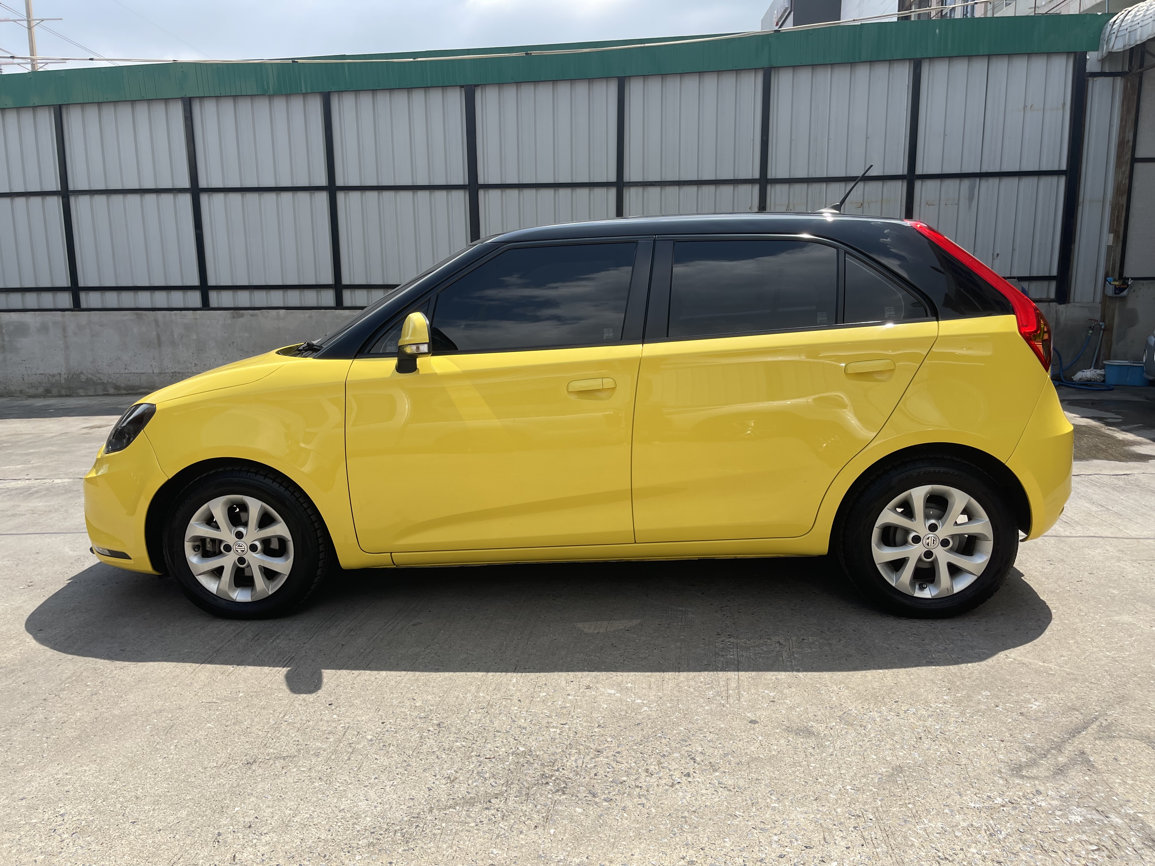MG MG3 1.5 X (Twotone) Sunroof At 2016 เหลือง-ดำ