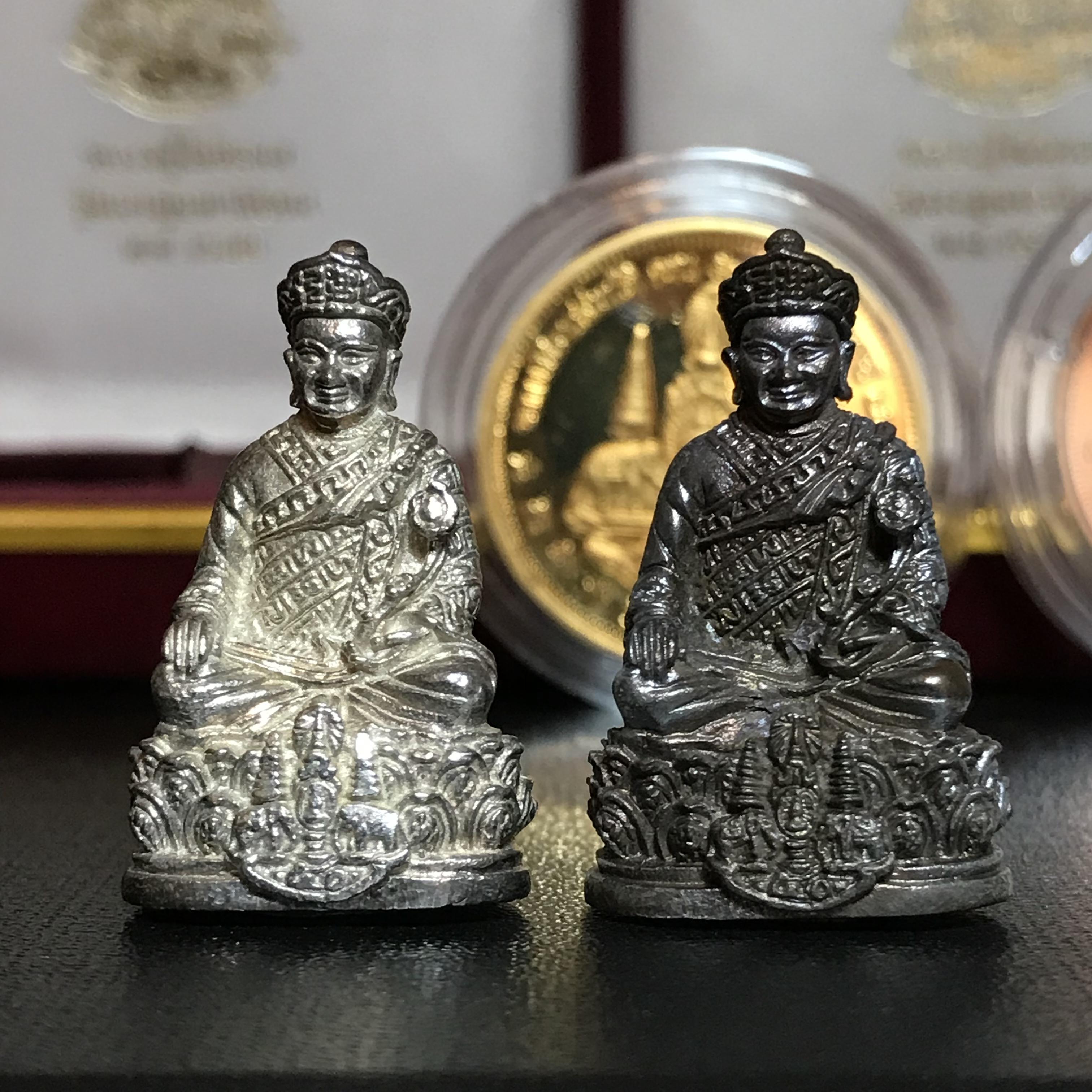 ชุดวัตถุมงคล หลวงปู่ไต้ฮงกง รุ่นกาญจนาภิเษก ตราสัญลักษณ์ครองราช 50 ปี พ.ศ.2539 พิธีใหญ่ สวยมาก (กริ่งเนื้อเงิน+กริ่งเนื้อนวโลหะ+เหรียญกะไหล่ทองขัดเงา+เหรียญทองแดงขัดเงา)