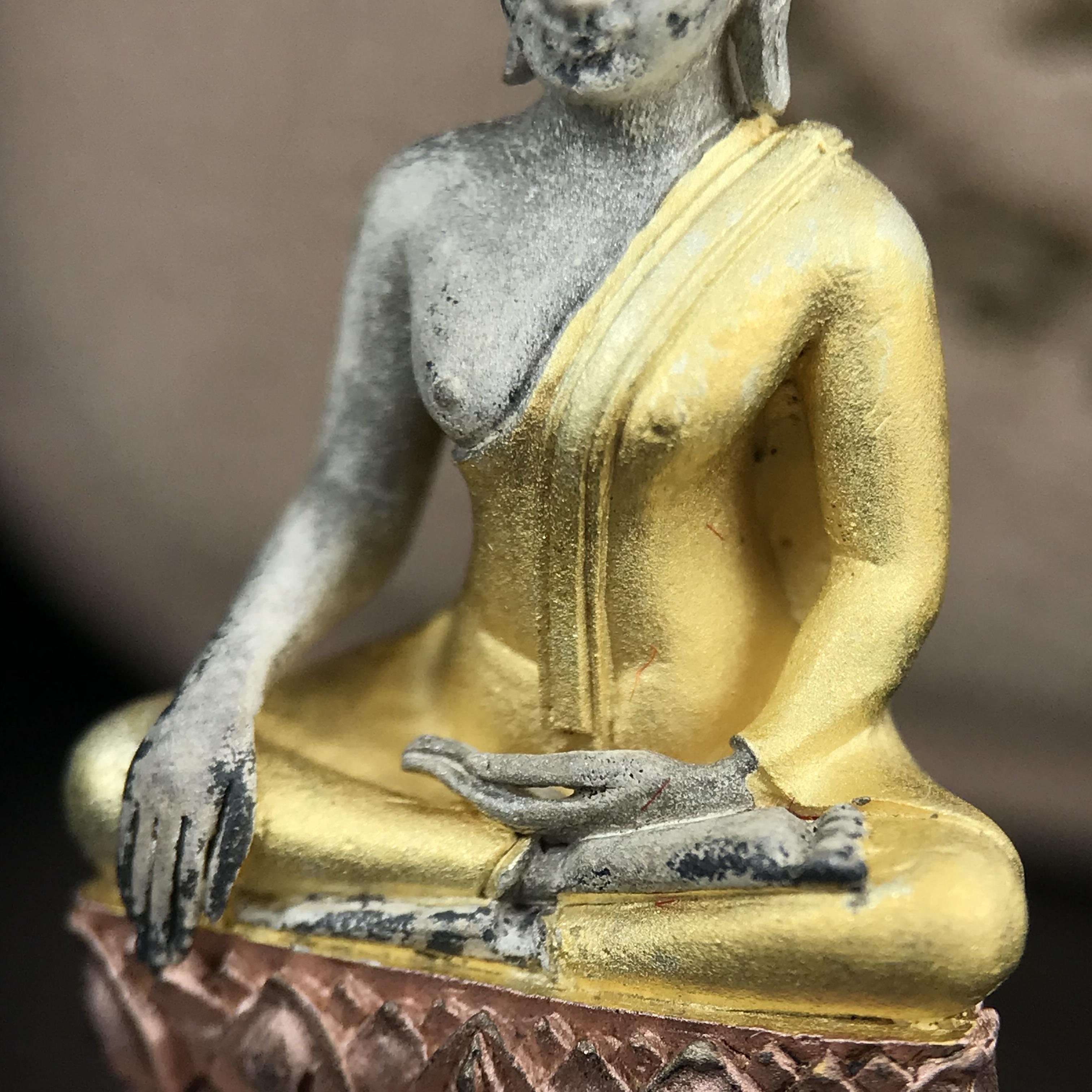 พระกริ่งพระพุทธนวราชบพิตร ตรากาญจนาภิเษกครองสิริราชสมบัติครบ 50 ปี รัชกาลที่9 ปี2540 เนื้อเงินสามกษัตริย์(ผิวเดิมสวย ครบ สมบูรณ์)พร้อมกล่องบรรจุเดิมครบ ชุดพระราชทาน(หายาก)