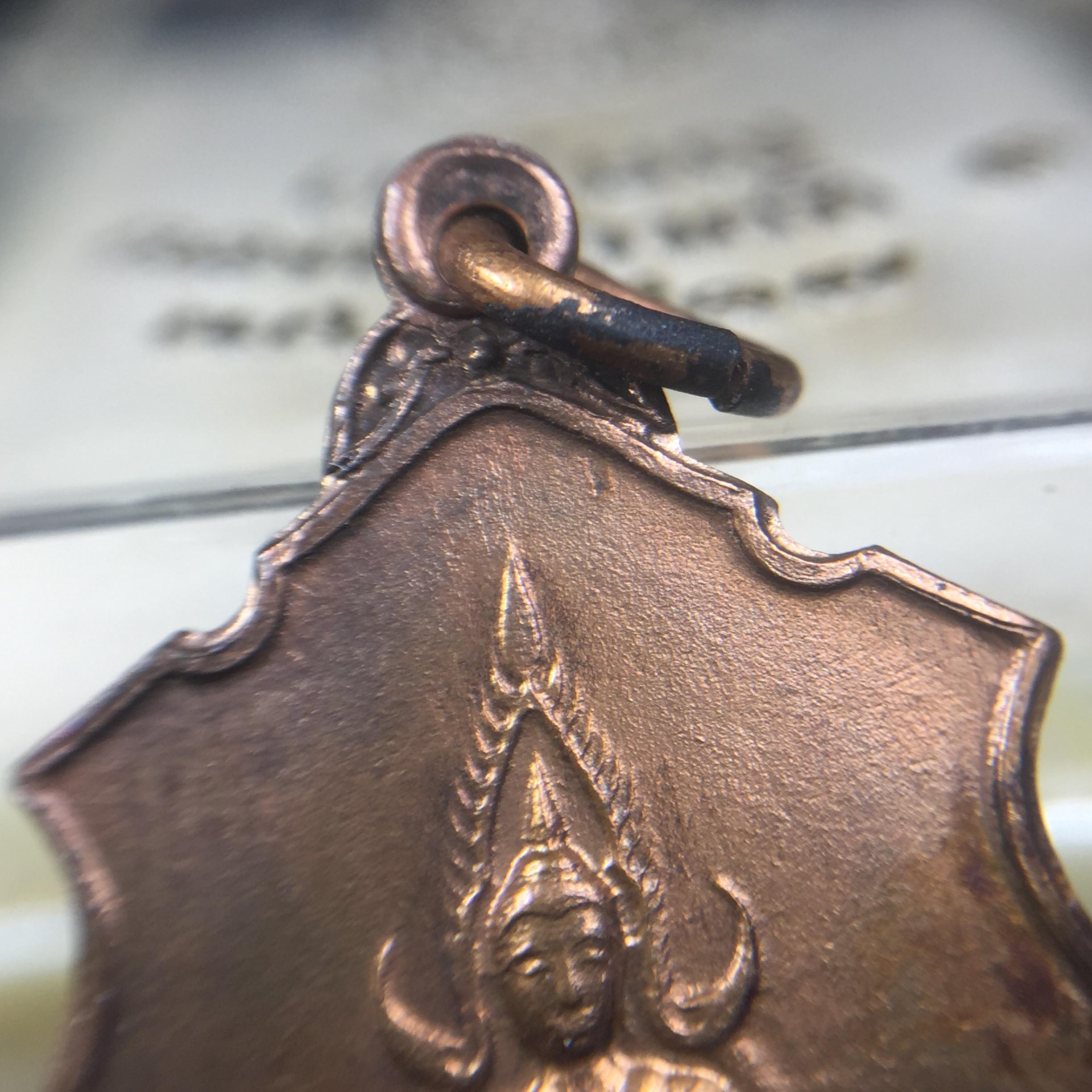 เหรียญในหลวงทรงผนวช-พระพุทธชินราช กองทัพภาคที่3จัดสร้าง ปี2517 เนื้อนวโลหะกล่องเดิม(สภาพคัดสวย)(หายาก)(ในหลวง ร.9 เสด็จในพิธี)(1ใน5000เหรียญ))