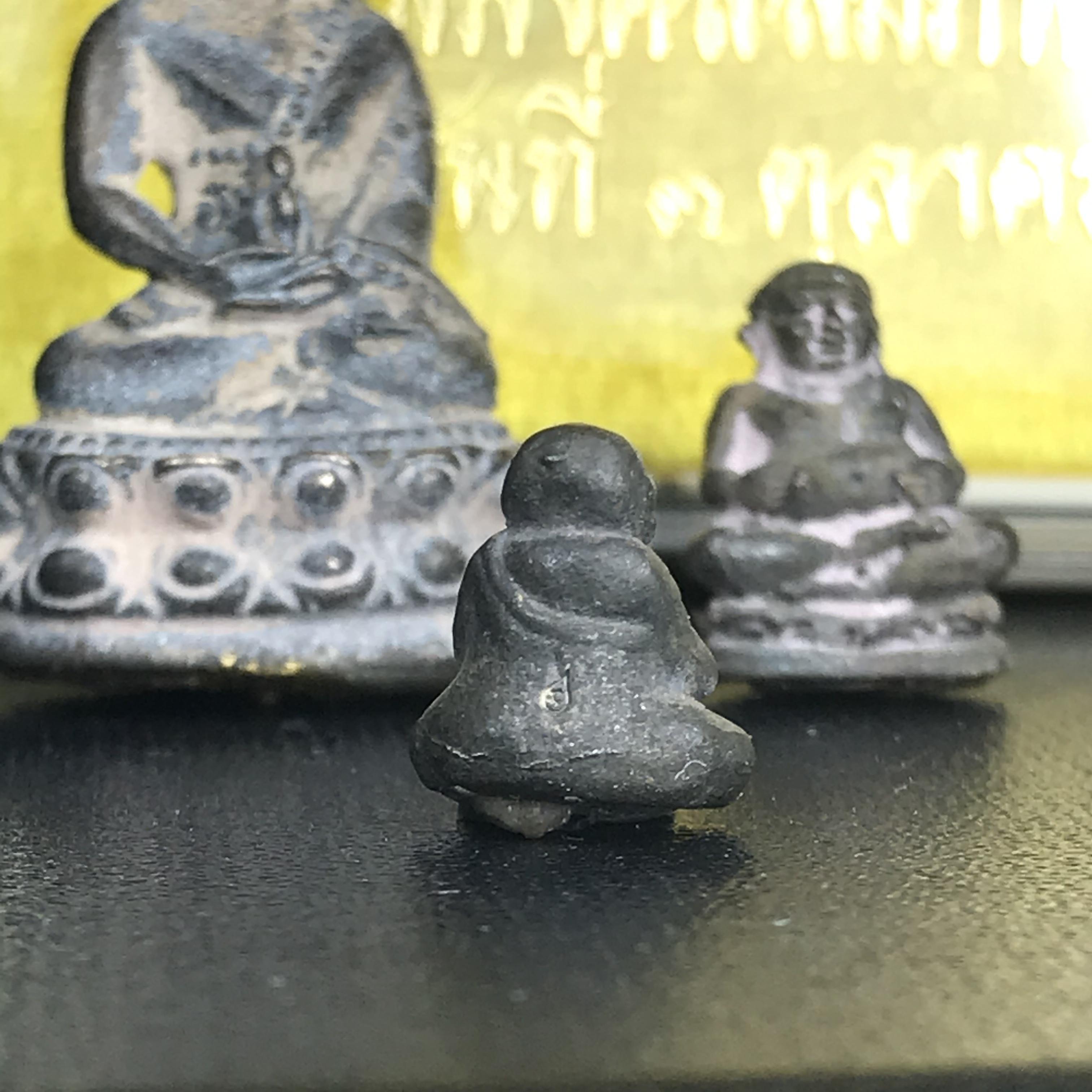 พระกริ่งชินบัญชรฉลองพระชันษา 100 ปี สมเด็จพระญาณสังวร วัดบวรนิเวศวิหาร ปี 2556 ชุดนำฤกษ์เนื้อนวโลหะแก่ทองคำ ก้นอุดผงสมเด็จพระสังฆราช (1 ใน 356 ชุด) พิธีใหญ่ มวลสารเด่น นิยมและหายากมากในปัจจุบัน