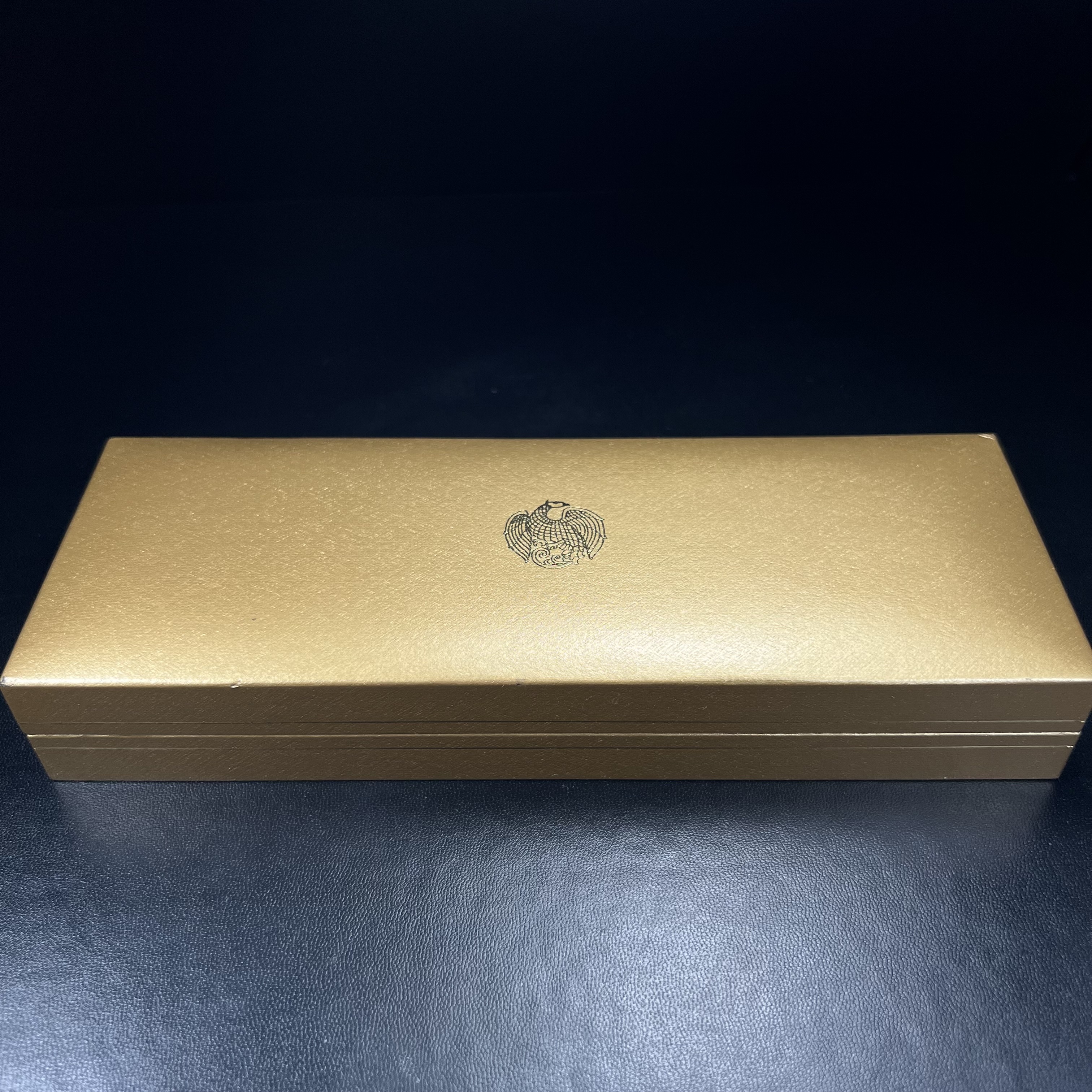 ชุดเหรียญพระพุทธปัญจภาคี ปี 2539 ครบชุด 5 เหรียญ พิมพ์ใหญ่ขนาดสูง 3 ซม. เนื้อเงิน โค๊ต ง.(เงิน) บล็อกกษาปณ์ พร้อมกล่องบรรจุซีนซองเดิมครบสภาพสวย เนื่องในมหามงคลวโรกาสที่ในหลวงรัชกาลที่ 9 ทรงครองสิริราชสมบัติครบ 50ปี พิธีใหญ่ ณ พระอุโบสถวัดพระแก้ว