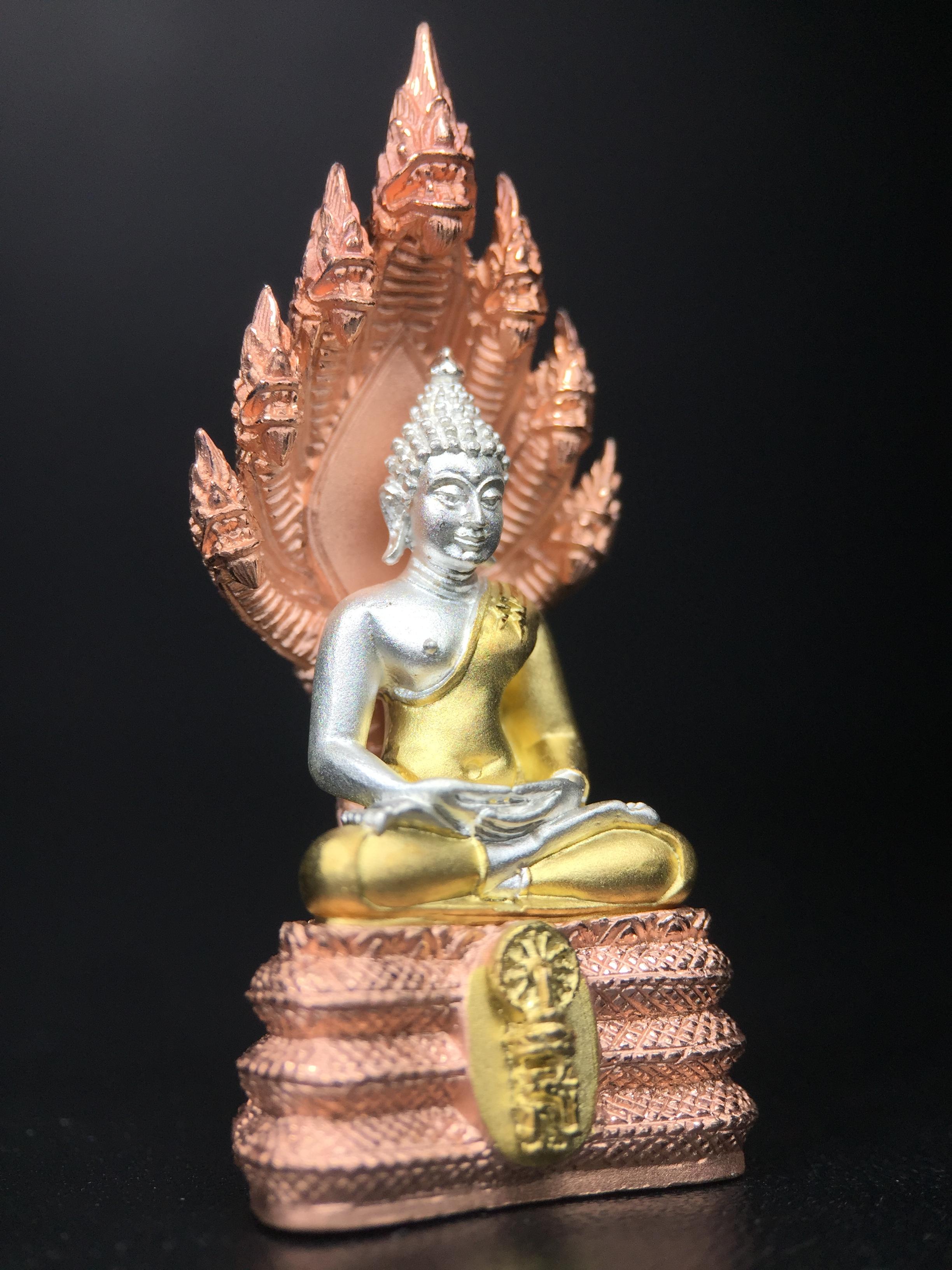 พระนาคปรก สธ. รุ่นสร้างพระอุโบสถเฉลิมพระเกียรติ 4 รอบ 84 พรรษา สมเด็จพระเทพรัตนราชสุดาฯ วัดบวรนิเวศวิหาร ปี 2543 พิมพ์ใหญ่ เนื้อเงินบริสุทธิ์ ชุบสามกษัตริย์แบบพ่นทรายขัดเงาบางส่วน(สภาพ สวย )พิธีใหญ่ พุทธศิลป์งดงาม หายาก (1 ใน 1999 องค์)