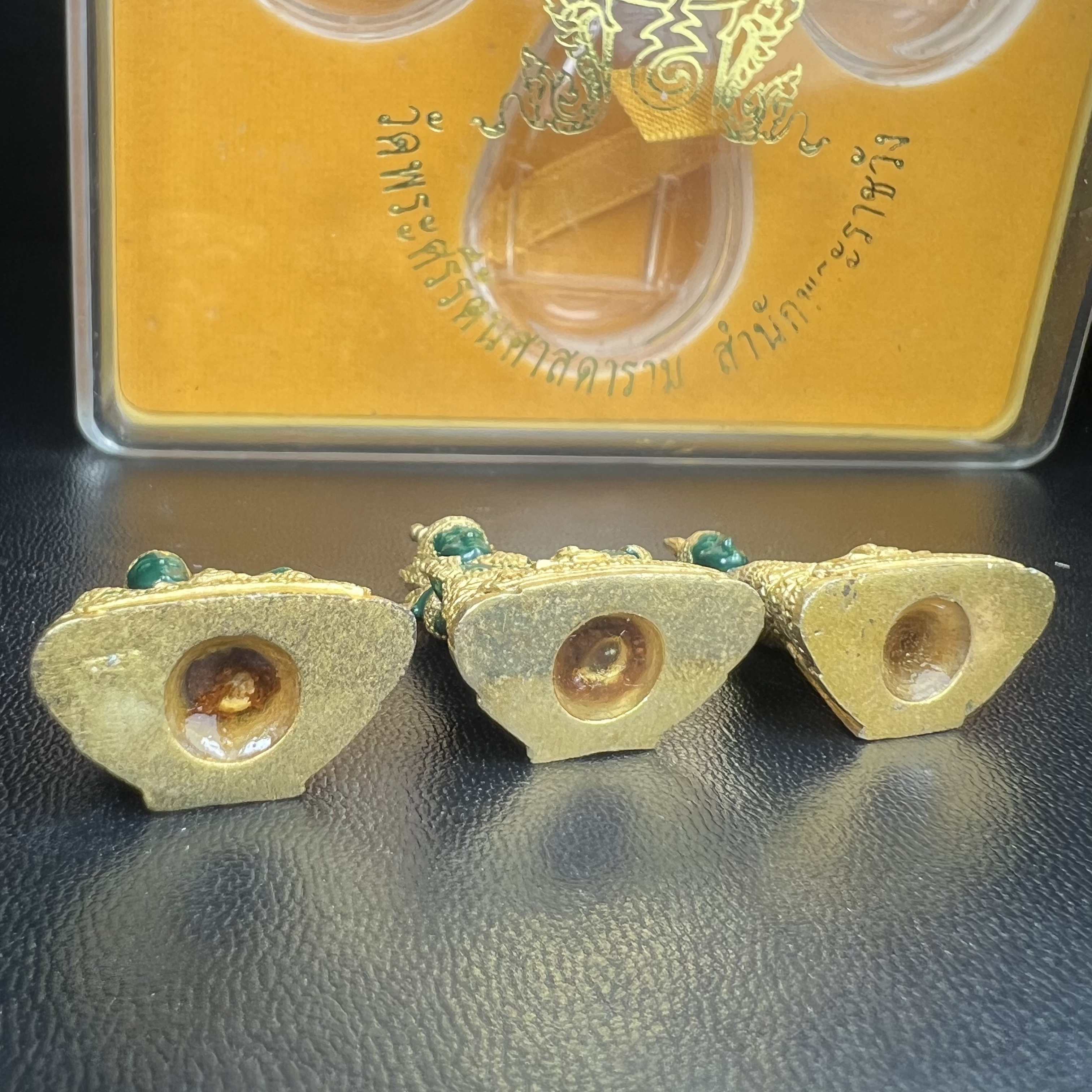 พระพุทธมหามณีรัตนปฏิมากร(พระแก้วมรกต) วัดพระศรีรัตนศาสดาราม สำนักพระราชวัง จัดสร้าง ชุด3 ฤดู ร้อน ฝน หนาว(บรรจุมวลสารใต้ฐาน)