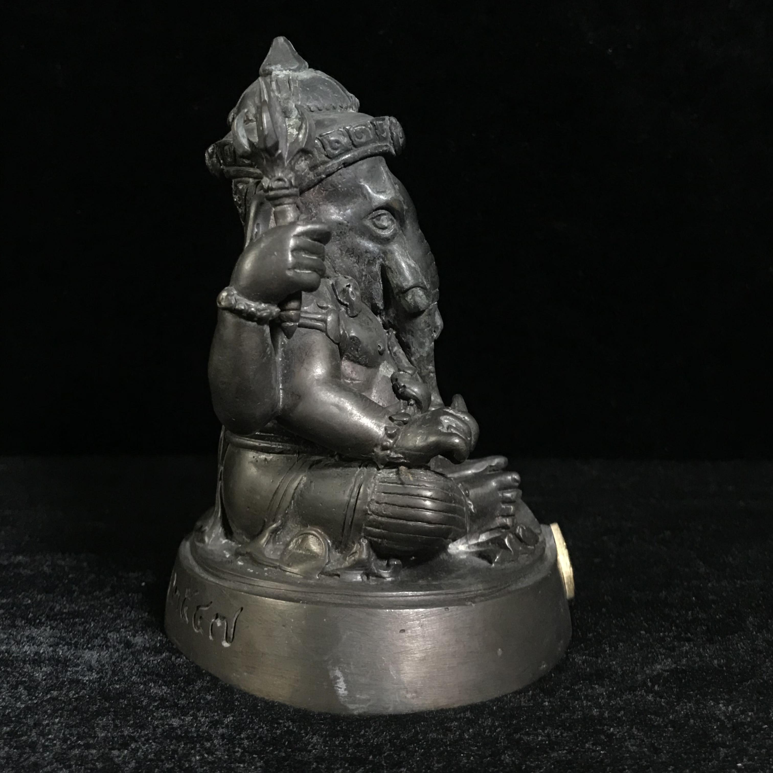 พระพิฆเนศ กรมศิลปากร ปี2547 ขนาดบูชาหน้าตัก 3 นิ้ว โลหะผสมเนื้อดี มีโค๊ดหมายเลขกำกับ (1 ใน 5000 องค์)