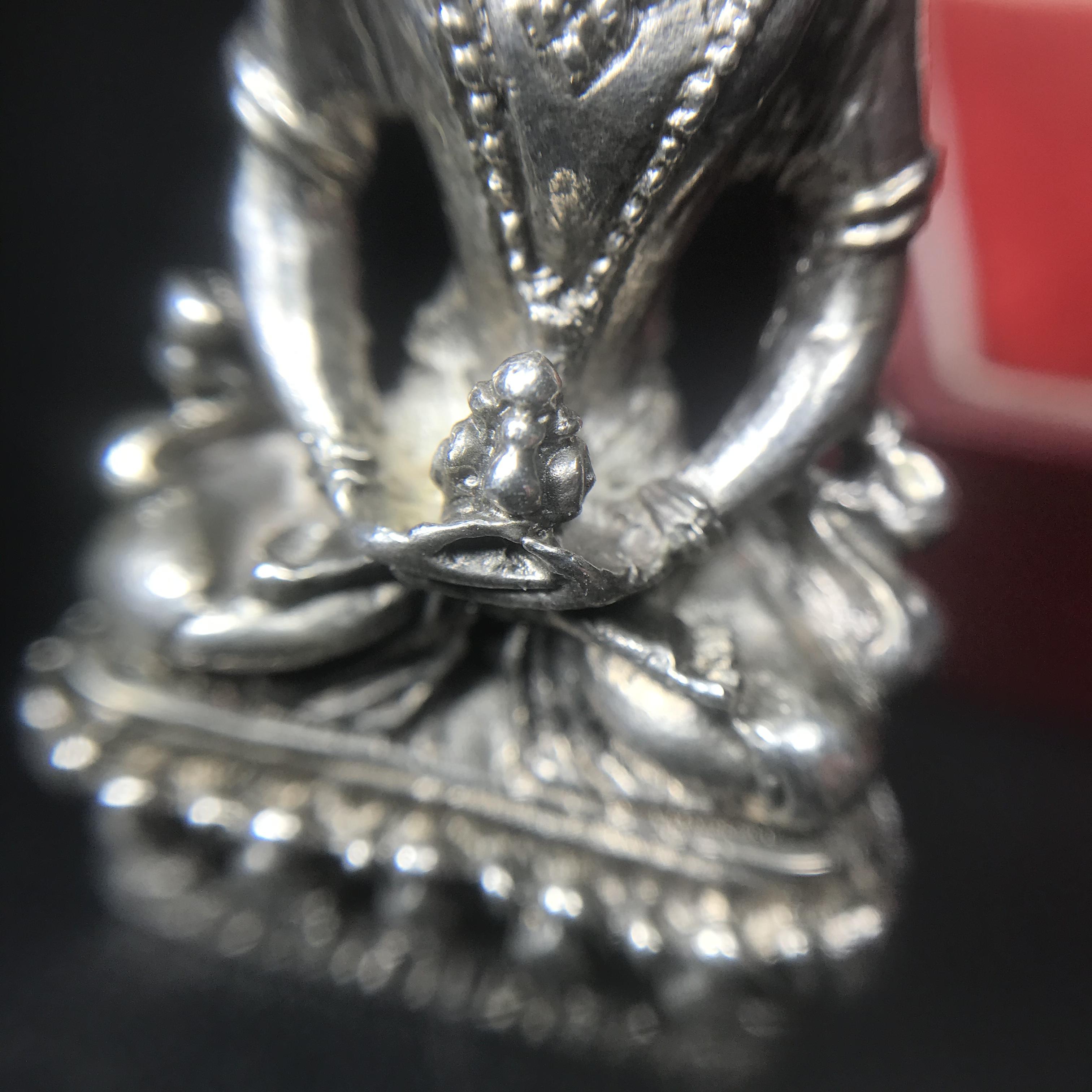 พระอวโลกิเตศวร (เจ้าแม่กวนอิม) วัดบวรนิเวศวิหาร ปี 2538 เนื้อเงินขัดเงา อุดผงจิตรลดา เกศาสมเด็จพระสังฆราช วัดบวรนิเวศวิหาร(พบเจอน้อยหายาก)