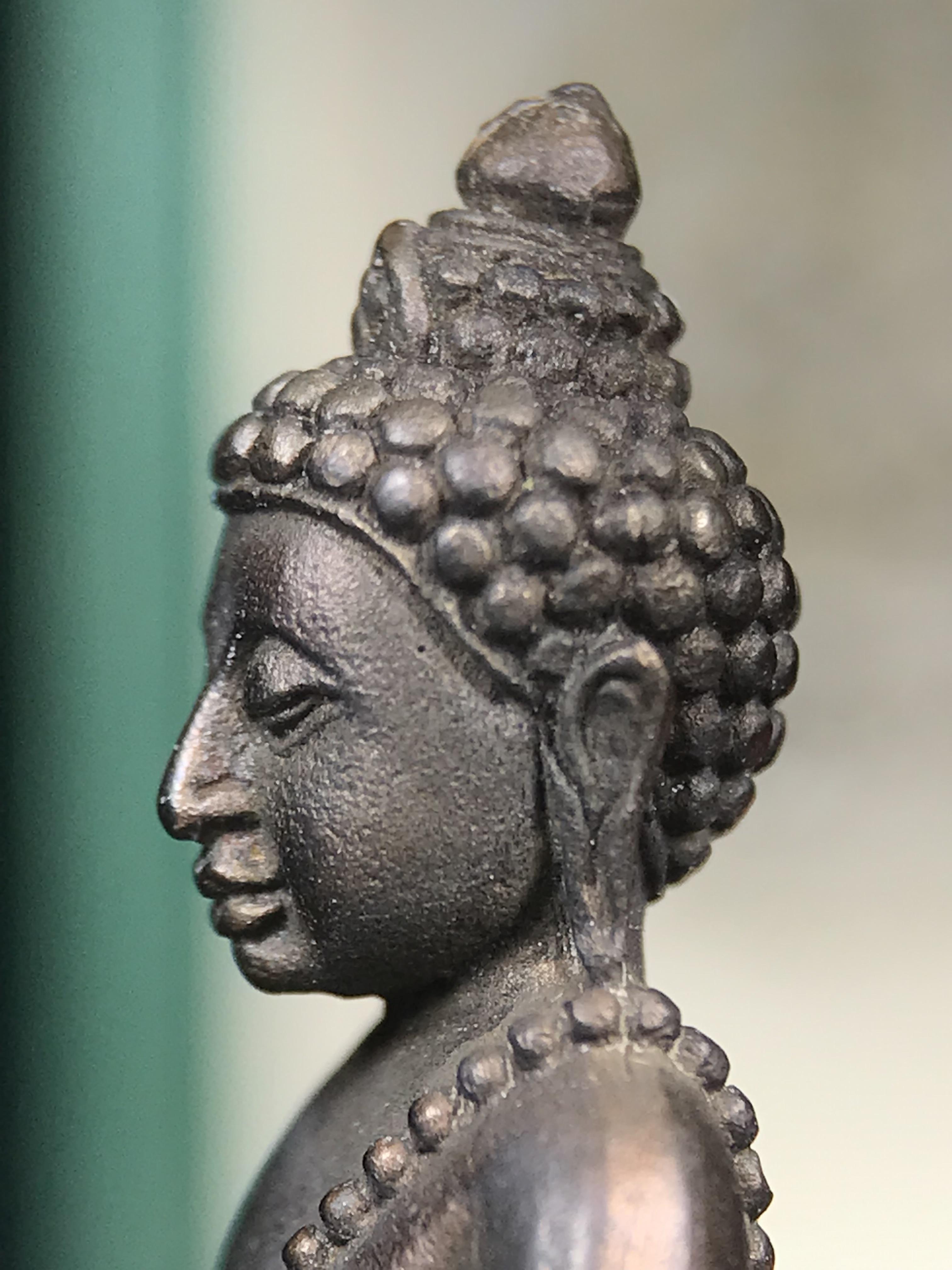 พระกริ่งวาสนา สมเด็จพระสังฆราช(วาสน์)วัดราชบพิธฯ ปี 2531 เนื้อนวโลหะ สร้างเป็นที่ระลึกในคราวที่สมเด็จพระอริยวงศาคตญาณ สมเด็จพระสังฆราช(วาสน์ วาสโน)มีพระชนมายุครบ90พรรษา(ในหลวง ร.9 เสด็จในพิธี)งานแกะแม่พิมพ์โดย นายช่างเกษม มงคลเจริญ)(1ใน1991องค์)