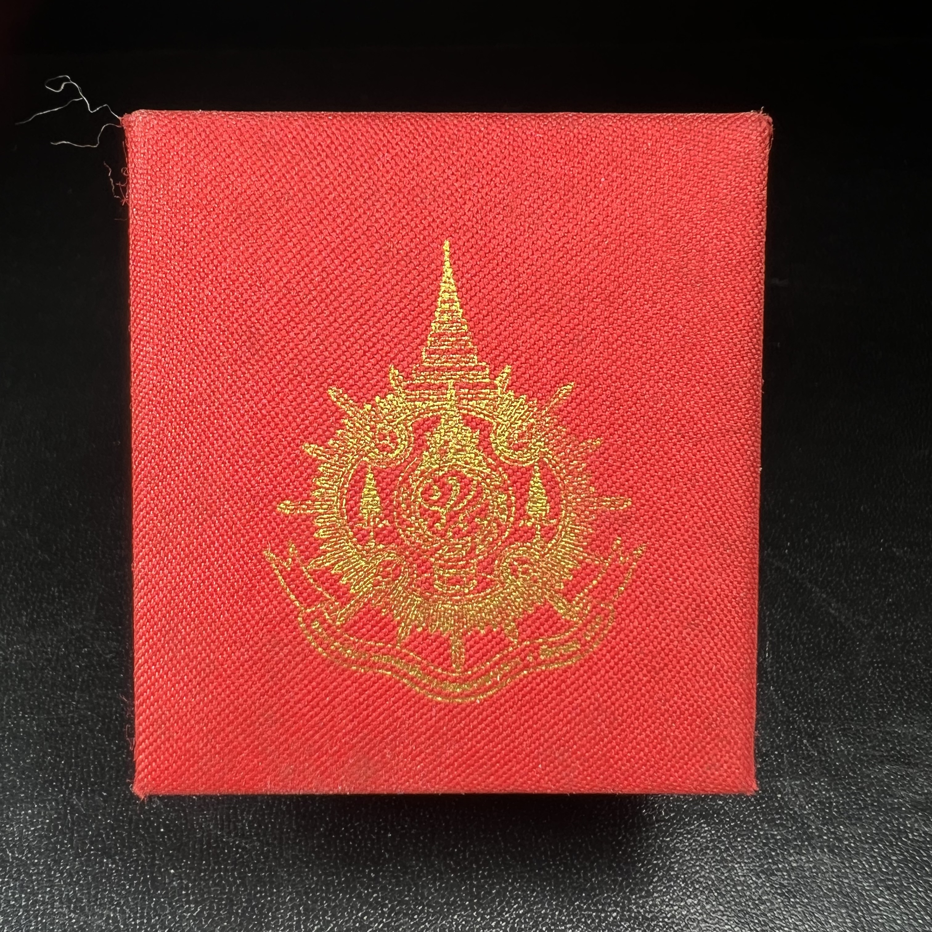 พระกริ่งไพรีพินาศ บรรจุเหล็กไหล ครั้งแรกและครั้งเดียวในประวัติศาสตร์ เฉลิมพระเกียรติ พระบาทสมเด็จพระเจ้าอยู่หัวรัชกาลที่9 พระชนมพรรษา 6 รอบ ปี2542 เนื้อนวโลหะผสมทองคำ(บรรจุเหล็กไหล)ดีนอก-ดีใน พิธีใหญ่ มวลสารเด่น (หายาก)