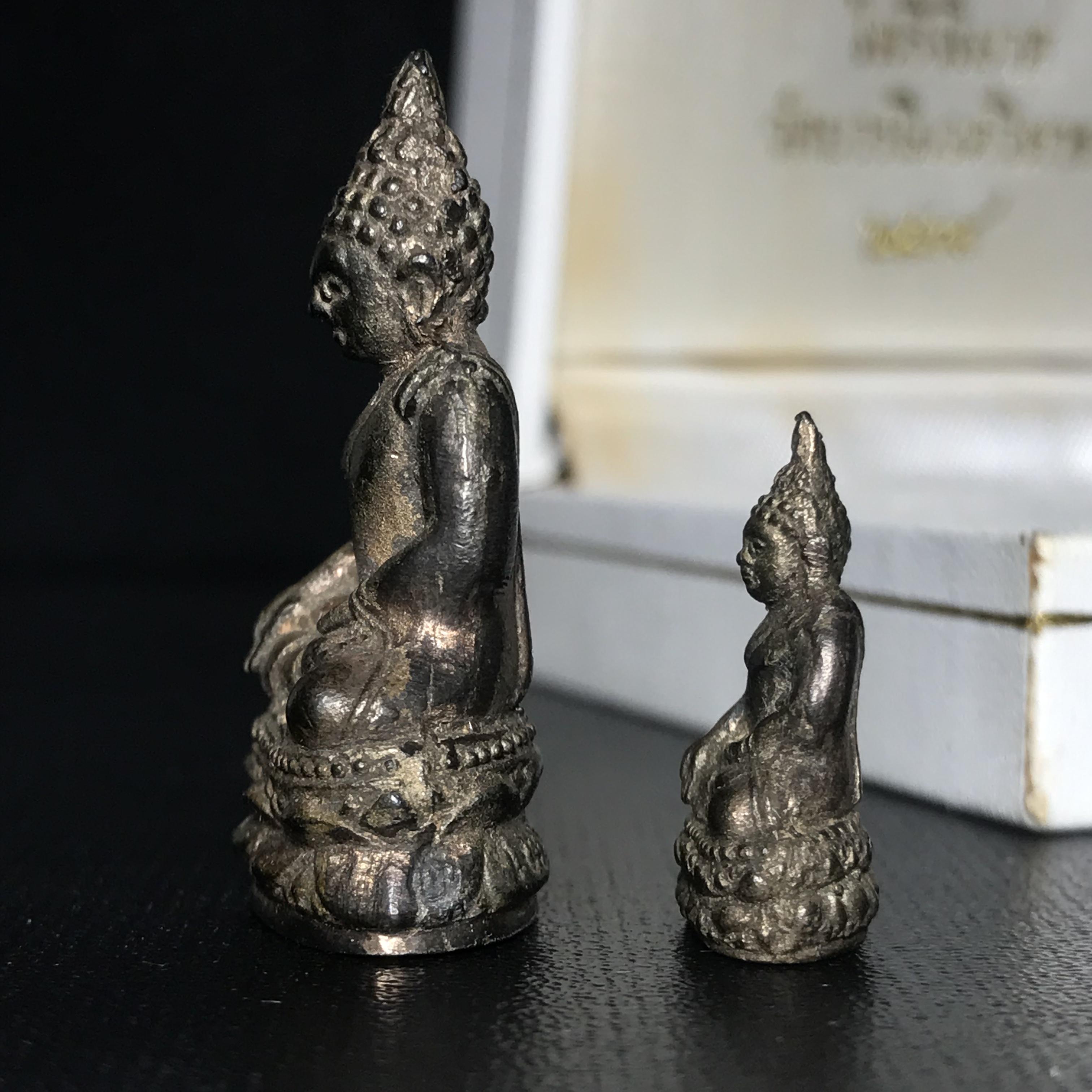 พระกริ่ง-พระชัยวัฒน์ไพรีพินาศ วัดบวรนิเวศวิหาร ปี2534 เนื้อนวโลหะ(พระชุดหลักสายสมเด็จพระญาณสังวร สมเด็จพระสังฆราชองค์ที่19)(1ใน700ชุด)