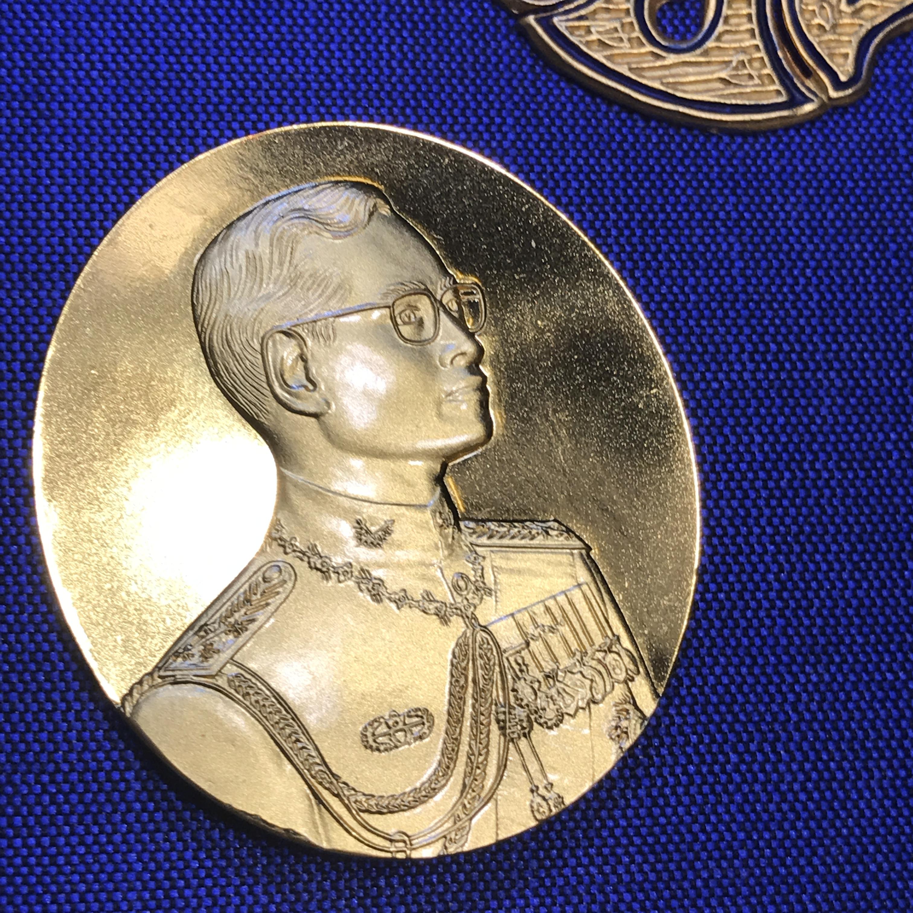 เหรียญแห่งศรัทธา ร.9 ที่ระลึก50 ปีแพทย์ศาสตร์ จุฬาฯ ปี2540 เนื้อทองคำ 99.99