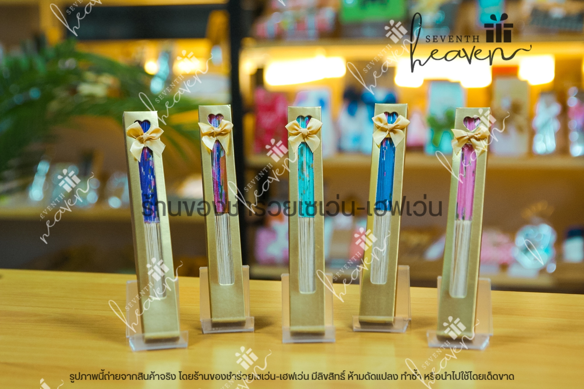 ของชำร่วยงานศพ พัดไม้ผ้าสวย ในกล่องทอง