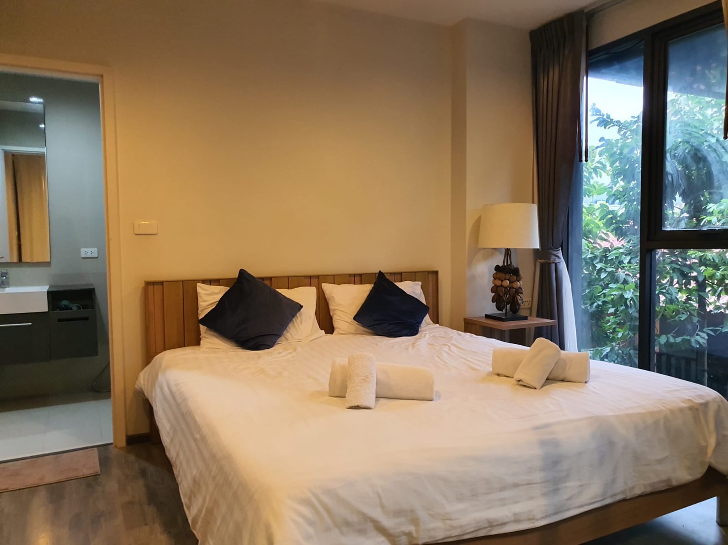 For Rent : Patong The Deck condominium 1 bed room 3rd Floor moutain View.