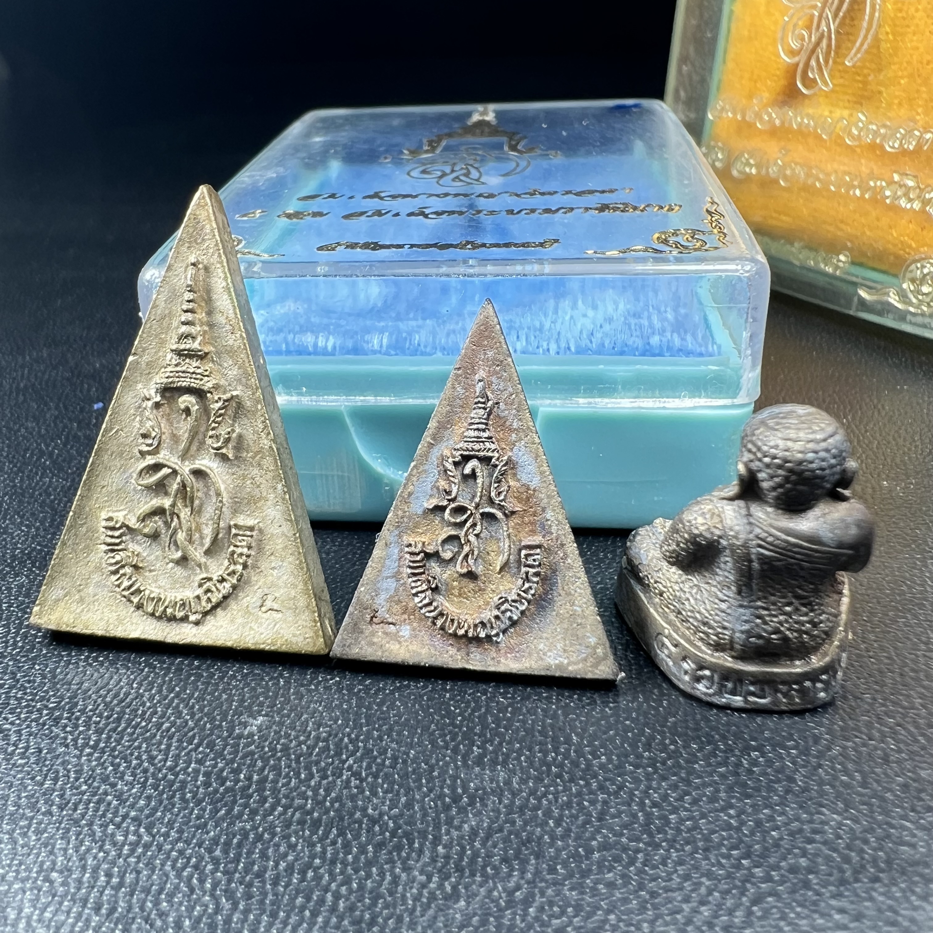 สมเด็จนางพญาจิตรลดา สก. พิมพ์ใหญ่และพิมพ์เล็ก + สมเด็จพระสังกัจจายน์ สก. ครบชุดเนื้อนวโลหะ(รวม 3 องค์) เฉลิมพระชนมพรรษา 5 รอบ สมเด็จพระบรมราชินีนาถ ปี 2535 จัดสร้างโดย สำนักนายกรัฐมนตรี (พิธีปลุกเสกใหญ่ 3 วาระ)(ในหลวง ร.๙ และพระราชินี เสด็จในพิธี)