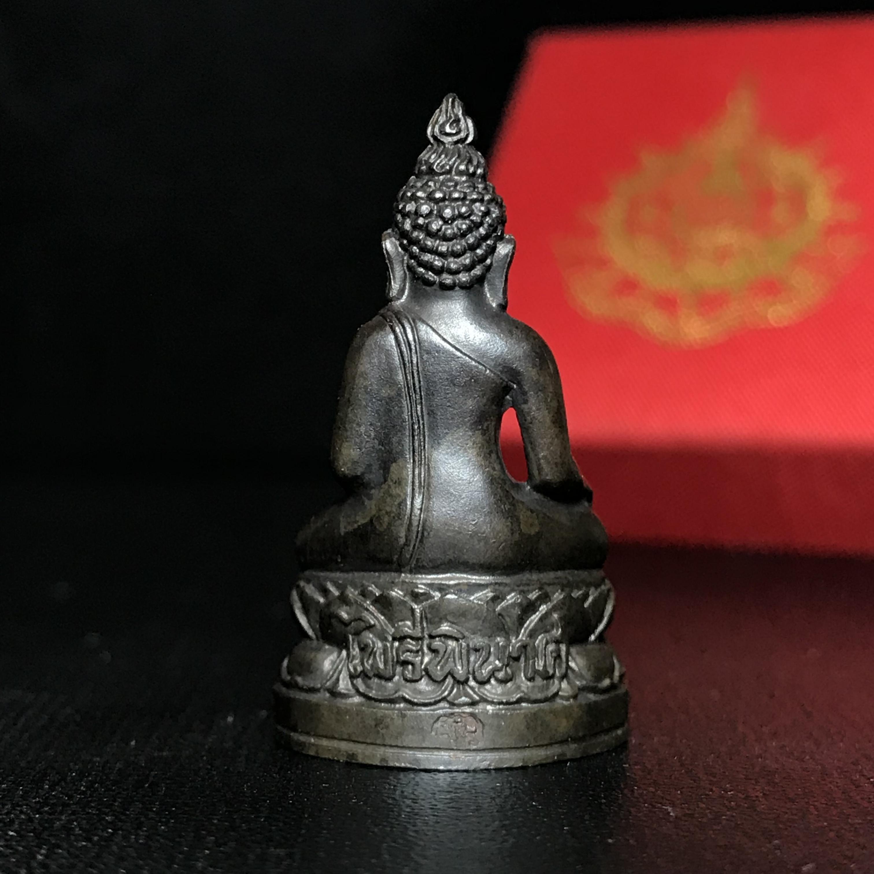 พระกริ่งไพรีพินาศ เฉลิมพระเกียรติ พระบาทสมเด็จพระเจ้าอยู่หัวรัชกาลที่9 พระชนมพรรษา 6 รอบ ปี2542เนื้อนวโลหะผสมทองคำ(บรรจุเหล็กไหล)ดีนอก-ดีใน