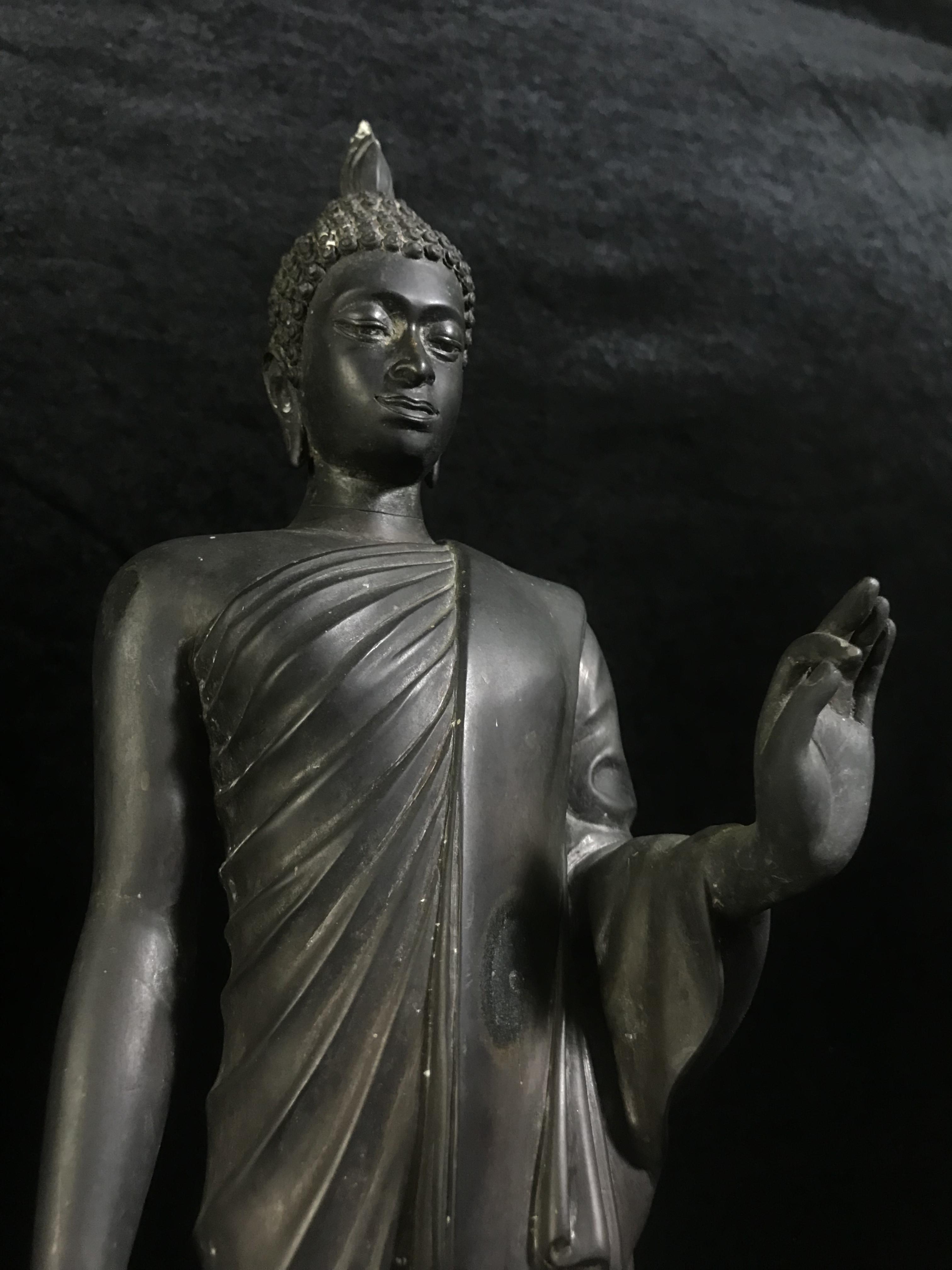 พระบูชา 25พุทธศตวรรษ พระศรีศากยะทศพลญาณ ประธานพุทธมณฑลสุทรรศน์ ปี 2531 ตราสัญลักษณ์พระราชพิธีรัชมังคลาภิเษก ปี 2531 หมายเลข (๑๕)๕๘๓ ขนาดความสูง 15 นิ้ว รวมฐานสูง 18 นิ้ว(นิยมหายาก)