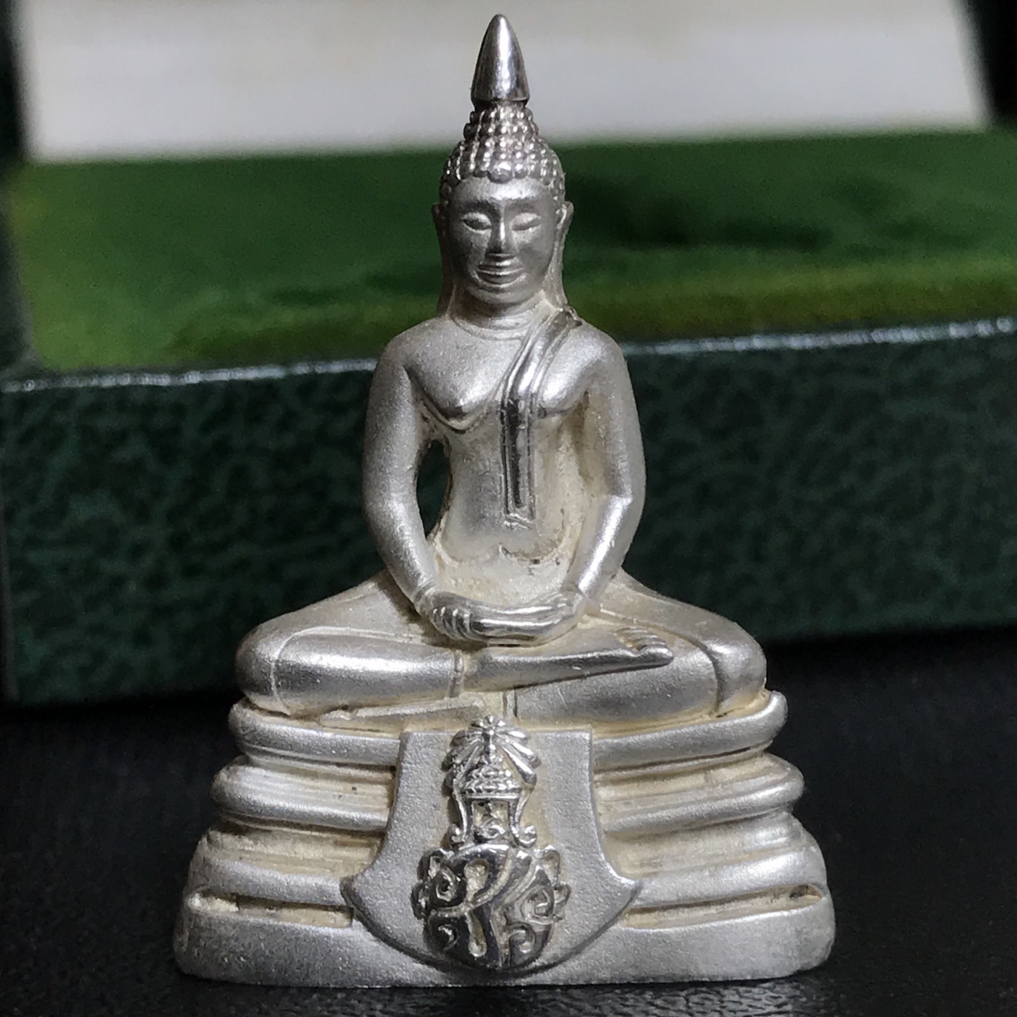 พระกริ่งพระพุทธโสธร ภปร. รุ่นย้อนยุค เนื้อเงิน ปี2539 ครองสิริราชสมบัติครบ 50 ปี