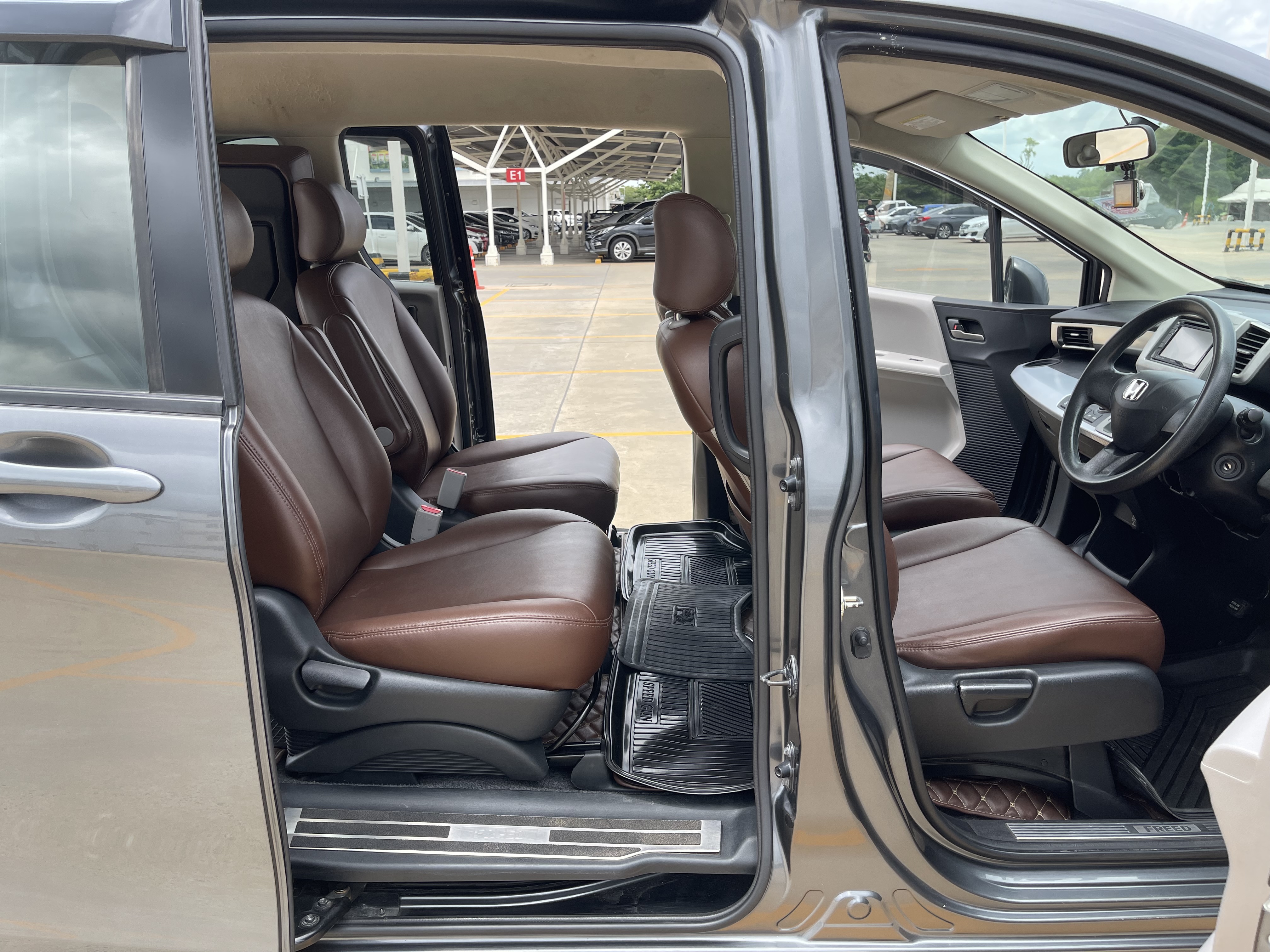 Honda Freed 1.5 E Sport At 2010 เทาดำ