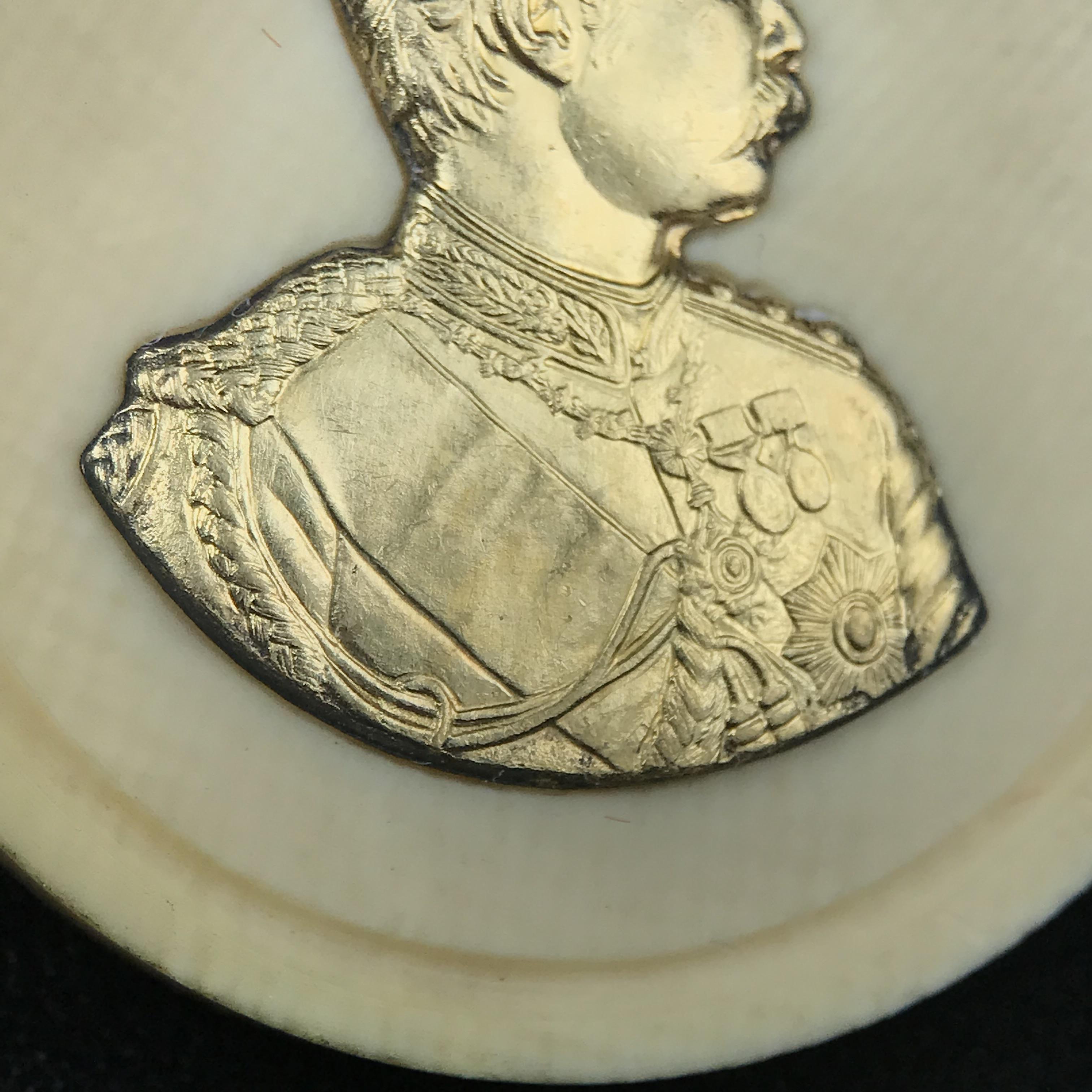 เหรียญรัชกาลที่ 5 คชสารหมื่นปี หลวงพ่ออุตตมะ วัดวังก์วิเวการาม ปี 2540 พิมพ์ใหญ่ขนาด 3.0 ซม. หน้ากากทองคำบริสุทธิ์ 99.99% (ผิวสวยเดิม)พร้อมกล่องบรรจุเดิมครบ(ควรคู่ผู้รู้คุณค่า ด้วยวัตถุมงคล เสริมบุญญาบารมี)