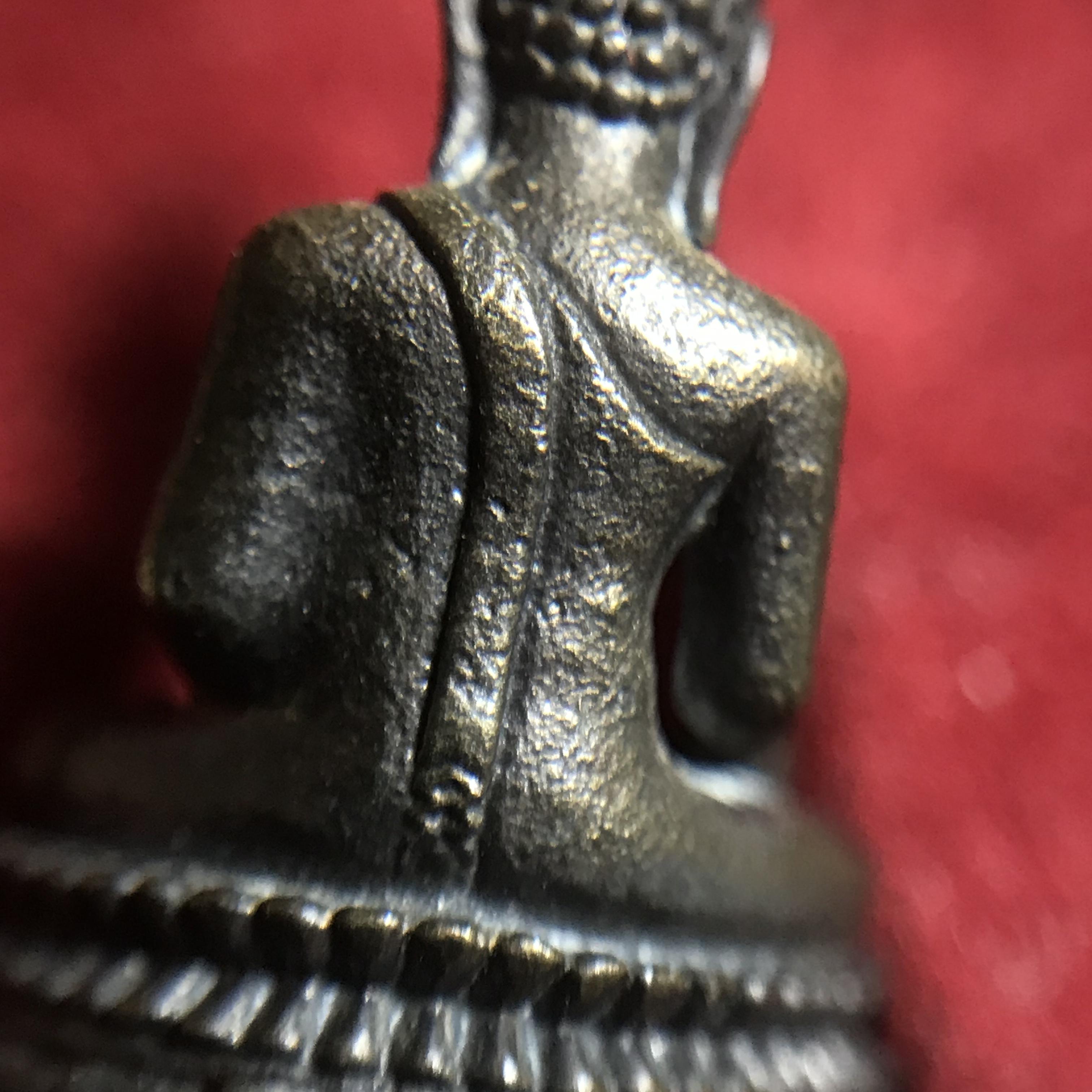 พระกริ่งพระพุทธชินสีห์ ภปร ทันโตเสฏโฐ ปี 2533 เนื้อนวโลหะพร้อมใบรับรองเดิม (วัตถุมงคลหนึ่งเดียวที่บรรจุพระทนต์(ฟัน)ในหลวงรัชกาลที่9 พระราชทานให้จัดสร้าง)(1ใน1999องค์)