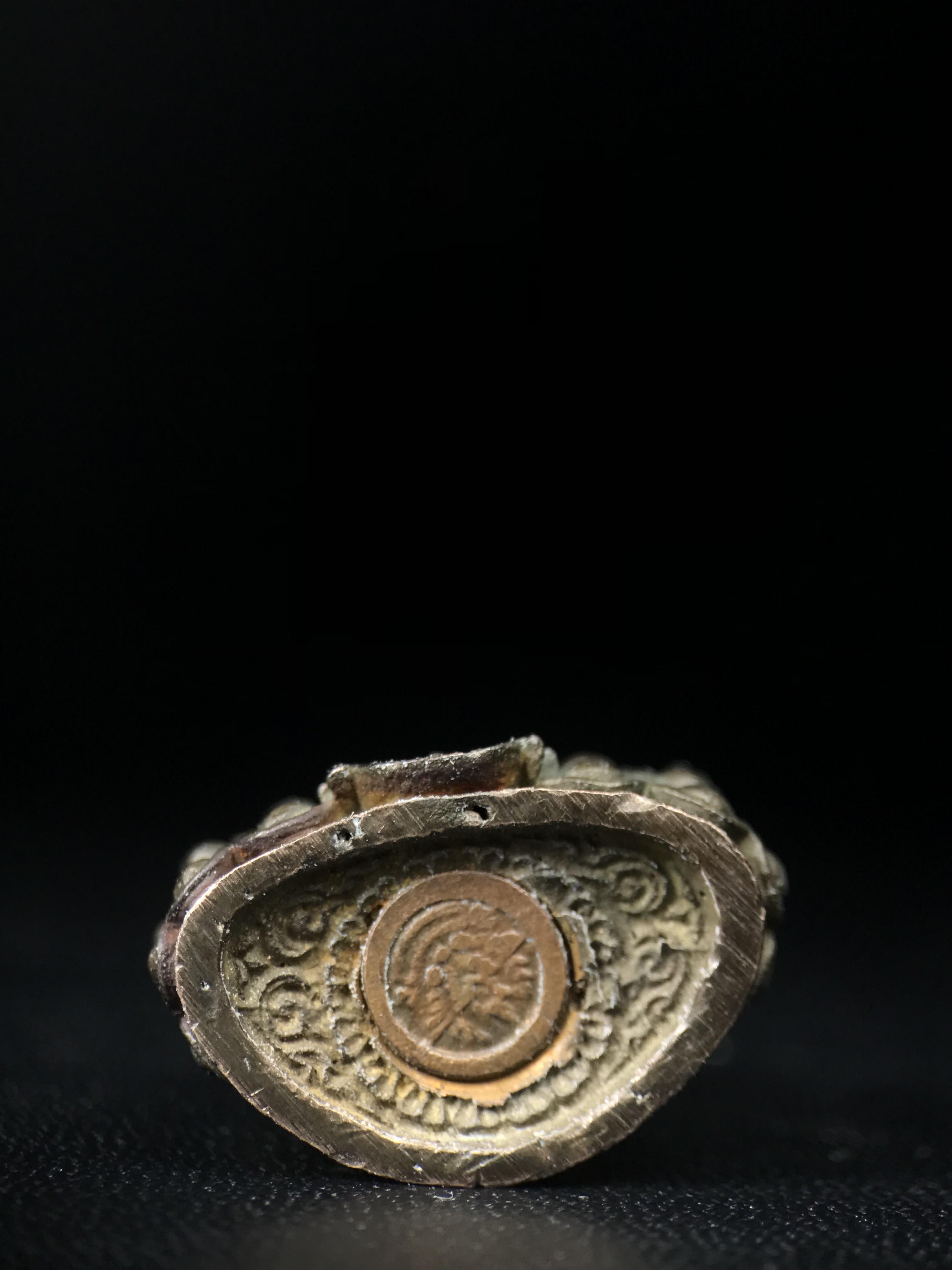 พระกริ่งศิรากาศ ภปร.(พระกริ่งคุ้มเกล้า)วัตถุมงคล"คุ้มเกล้าฯ" มูลนิธิ “คุ้มเกล้า” ในพระบรมราชูปถัมภ์ จัดสร้าง โรงพยาบาลภูมิพล เนื้อนวโลหะ(พิมพ์หน้าไทย)(ในหลวงรัชกาลที่9เสด็จเททอง)(พิธีใหญ่)(นิยม)