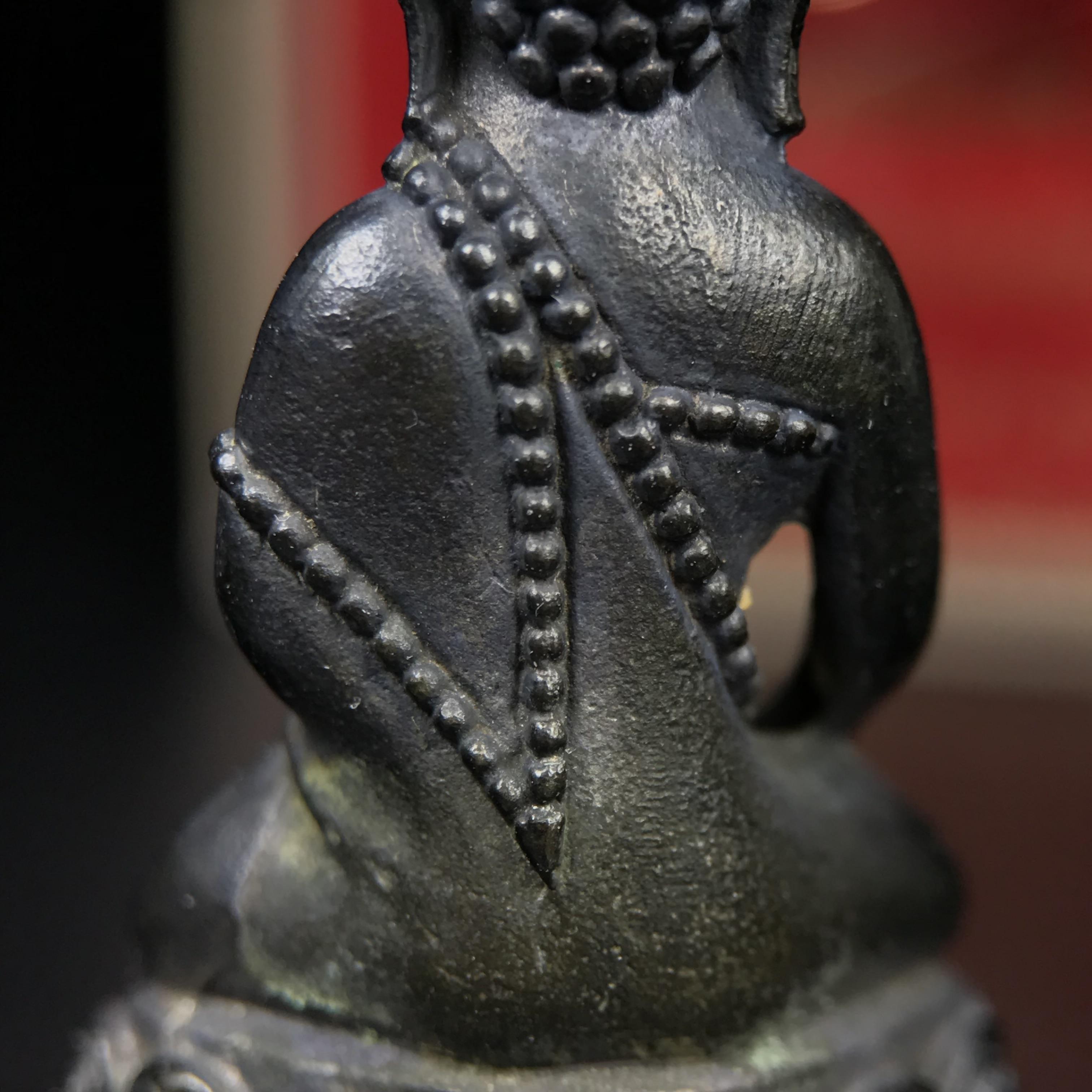 พระกริ่งปรมาภรณ์พุทธปัญญา(พระกริ่งศรีนคร 2) จัดสร้างเนื่องในมหามงคลสมัยเฉลิมพระชมน์พรรษา 5 รอบ องค์พระบาทสมเด็จพระเจ้าอยู่หัวรัชกาลที่9 ปี 2530 เนื้อนวโลหะ (ออกแบบโดยนายช่างเกษม มงคลเจริญ มีพระอาจารย์ไสว วัดราชนัดดา กรุงเทพ เป็นเจ้าพิธีครั้งสุดท้าย)