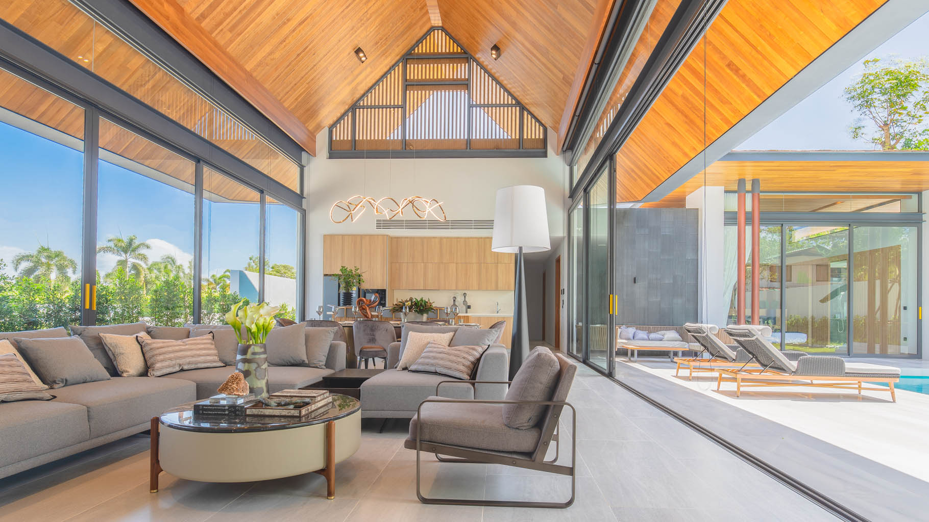 For Sales : Thalang, Luxury private pool villa, 4 bedrooms, 4 bathrooms