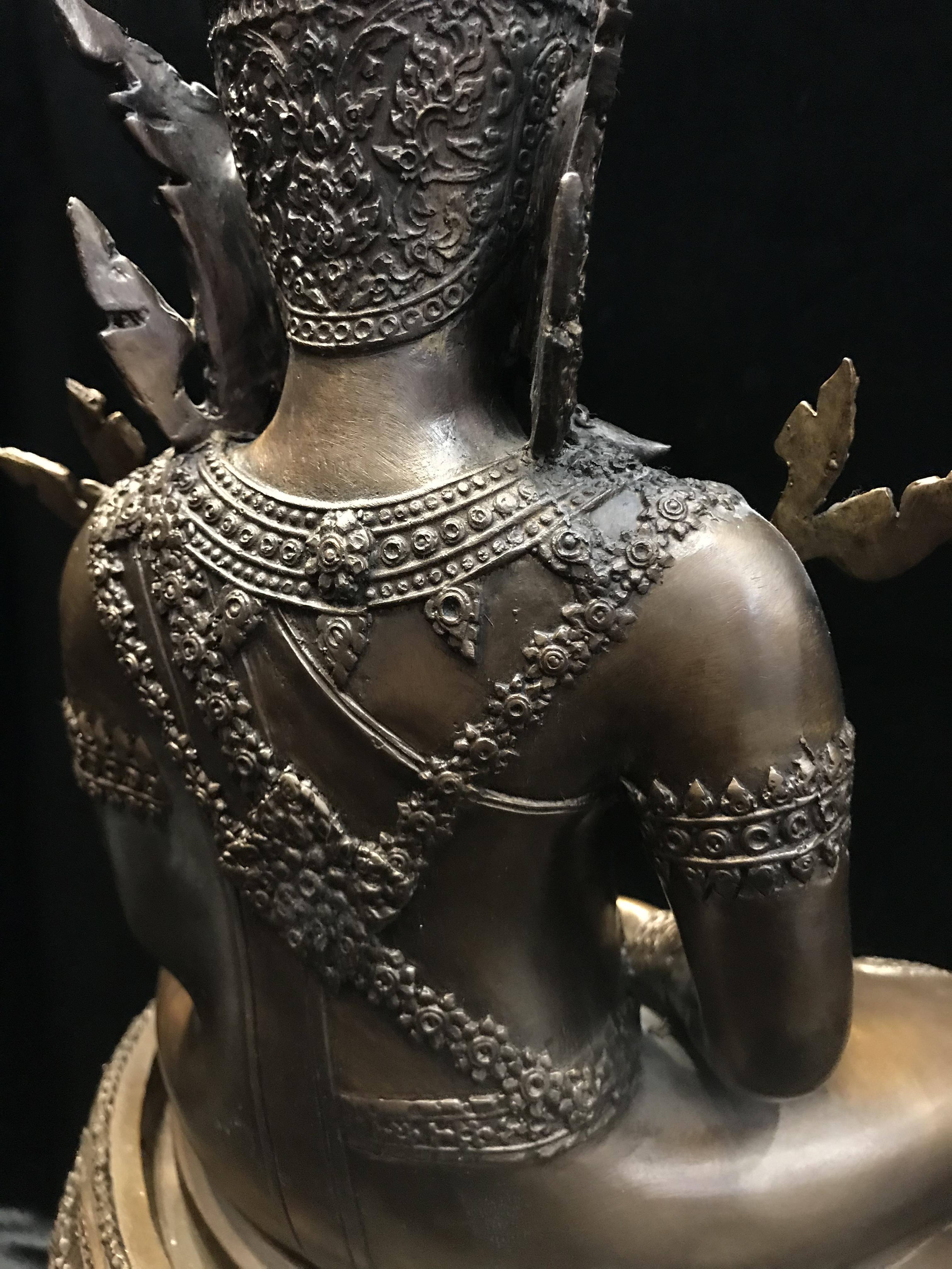 พระพุทธรูปทรงเครื่องจักรพรรดิ(พระแก้วมรกต) ภปร มหามงคลเฉลิมพระชนมพรรษา 84 พรรษา ปี2554 ขนาดหน้าตัก 9นิ้ว(หายาก1ใน500องค์)